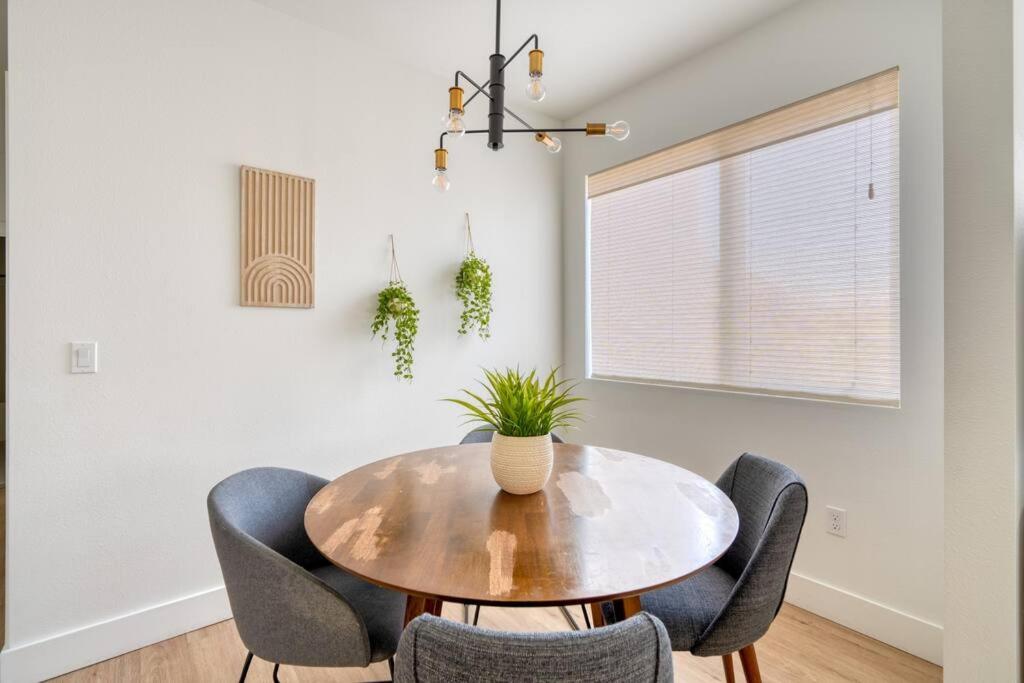 Stay Portland - Private Floor in Magazine Worthy Humboldt Apt Bldg