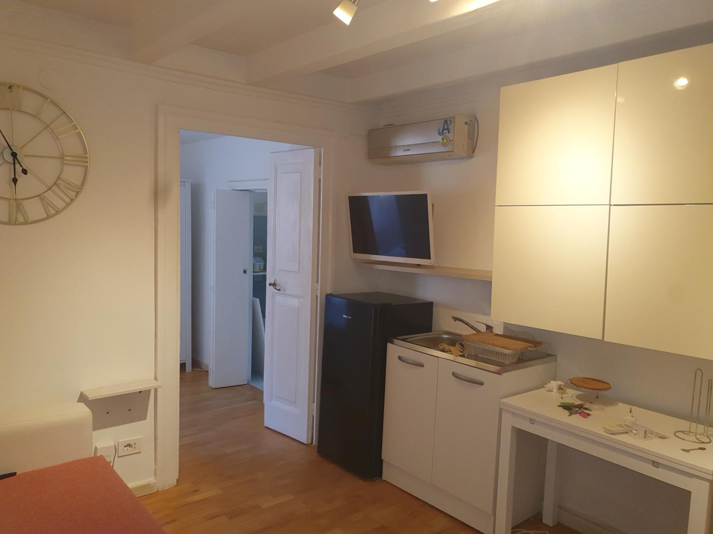 Casa Flora en Naples — kitchen