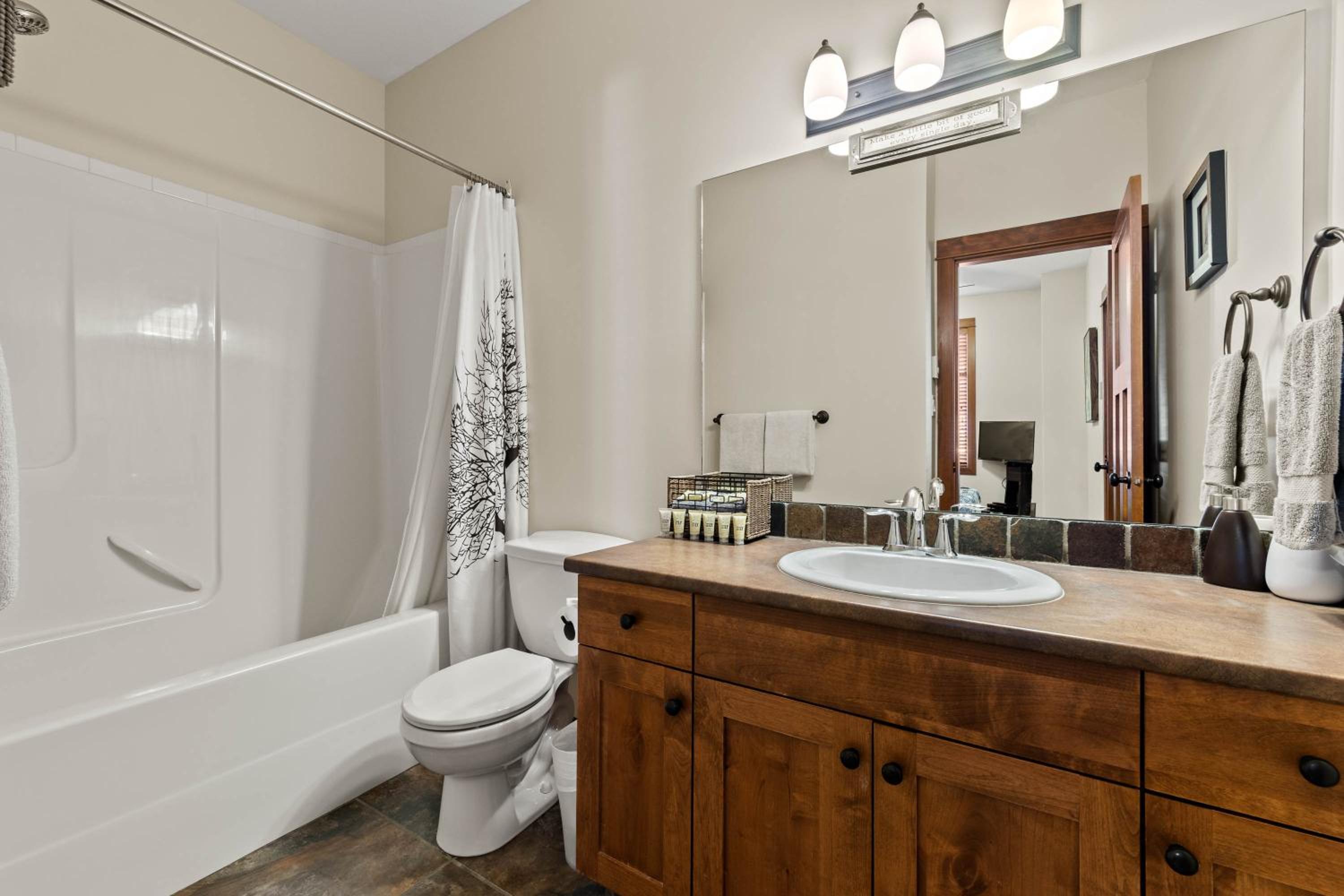 Settler's Crossing #56 ski-in ski-out condo with private hot tub