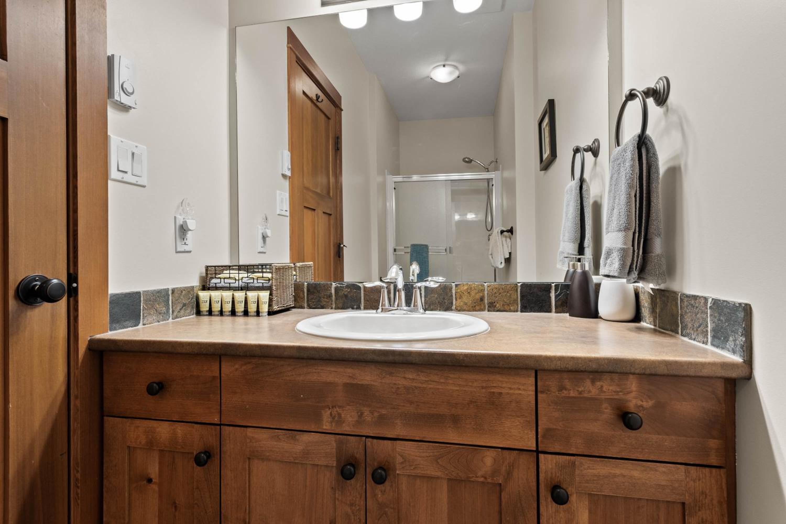 Settler's Crossing #56 ski-in ski-out condo with private hot tub
