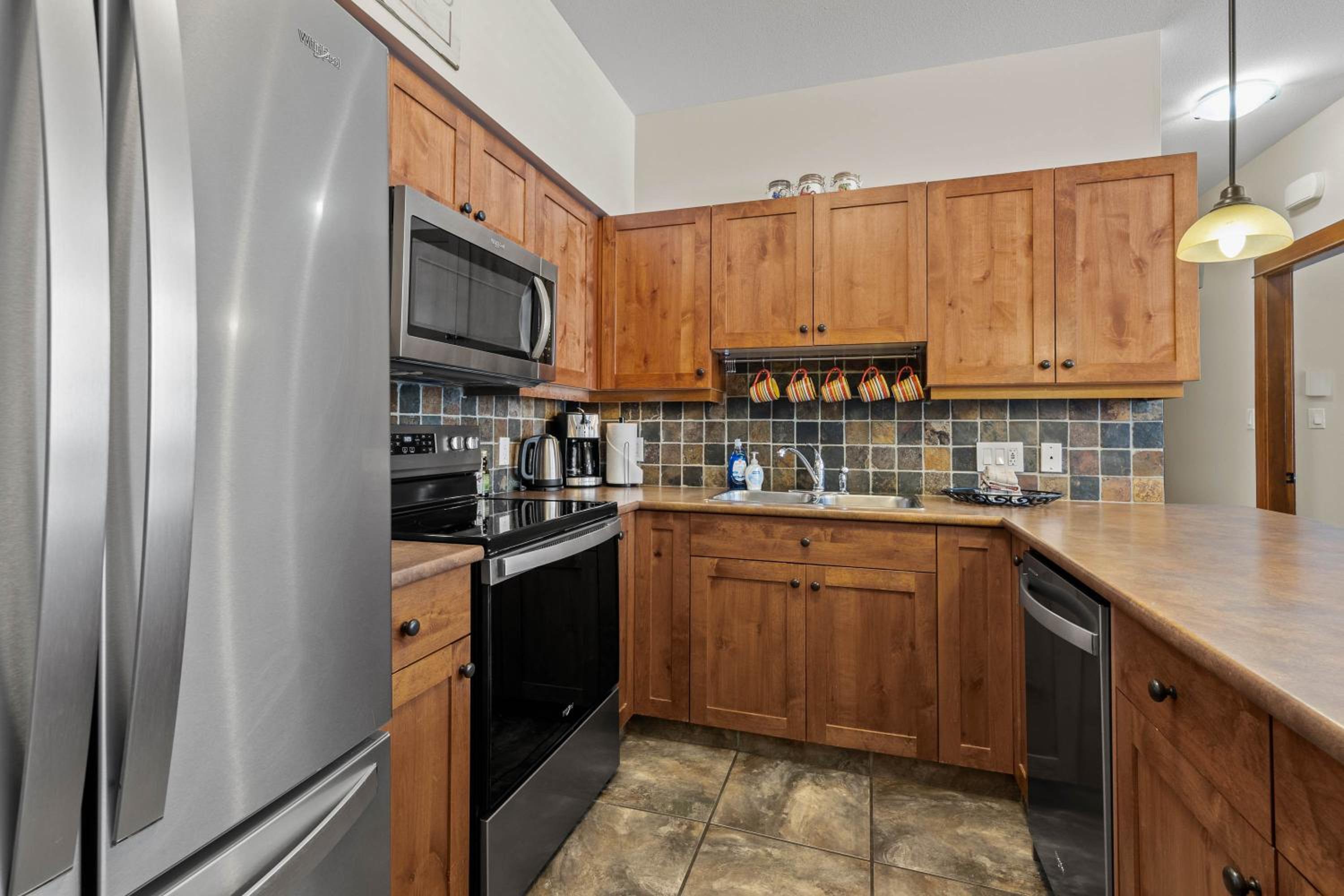 Settler's Crossing #56 ski-in ski-out condo with private hot tub