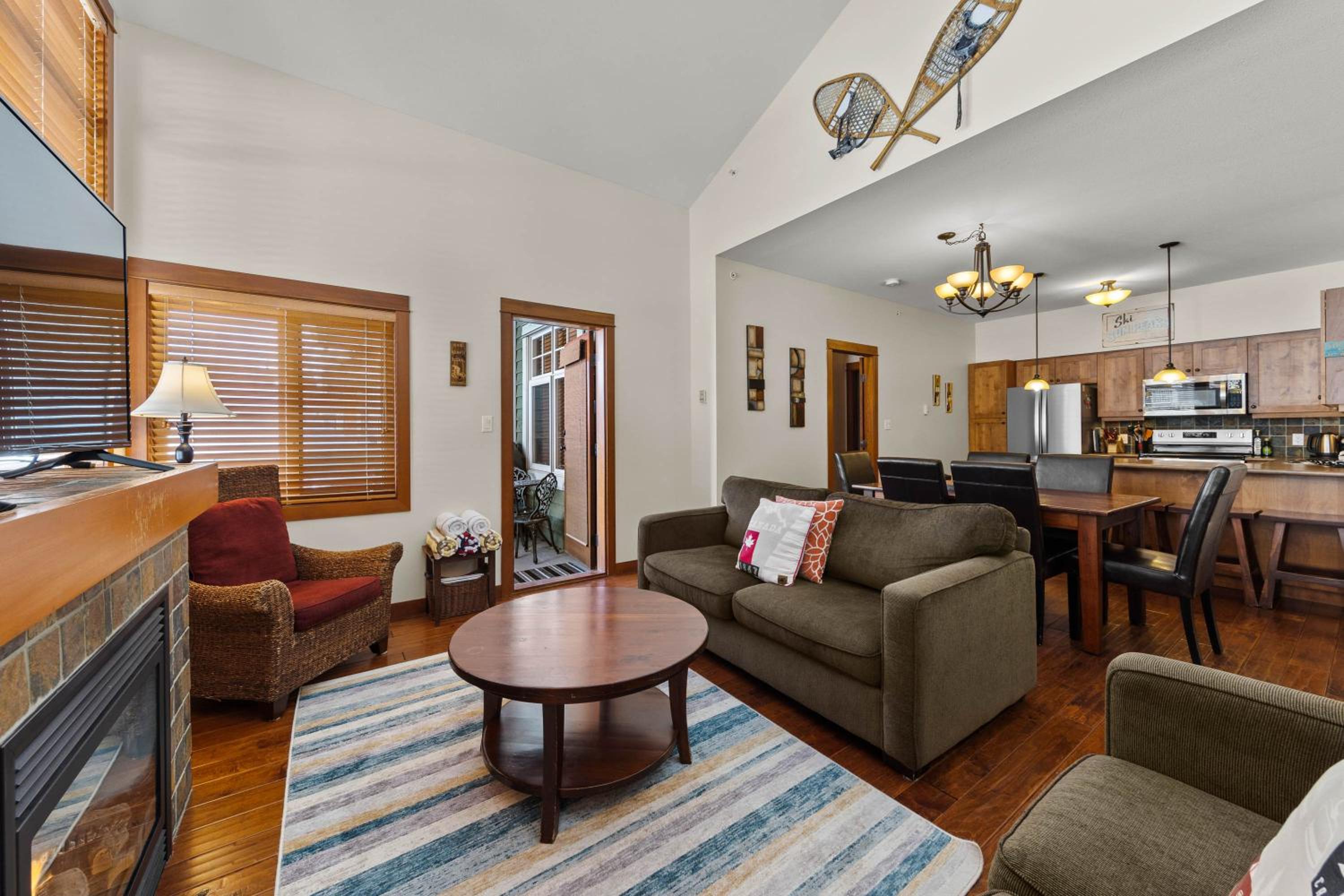 Settler's Crossing #56 ski-in ski-out condo with private hot tub