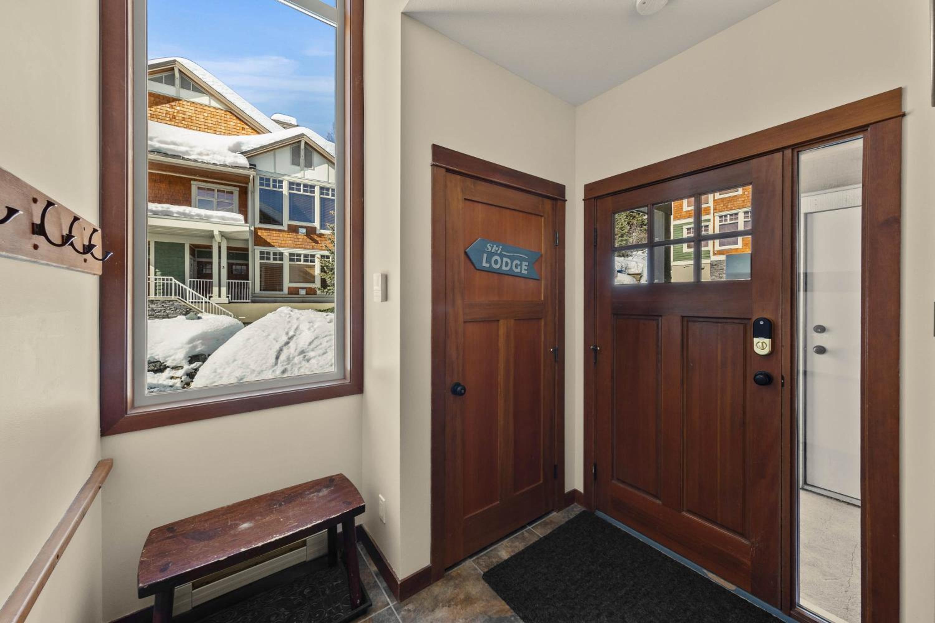 Settler's Crossing #56 ski-in ski-out condo with private hot tub