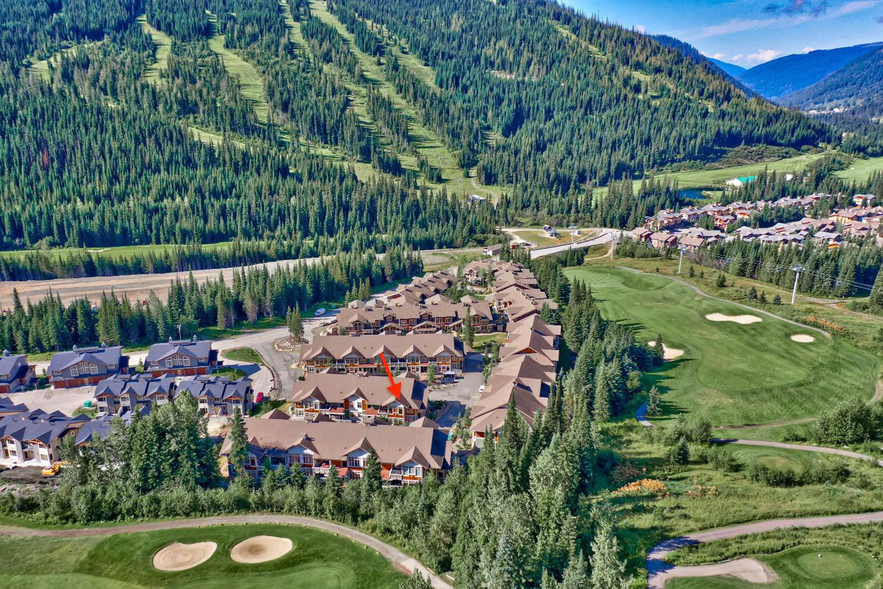 Settler's Crossing #56 ski-in ski-out condo with private hot tub