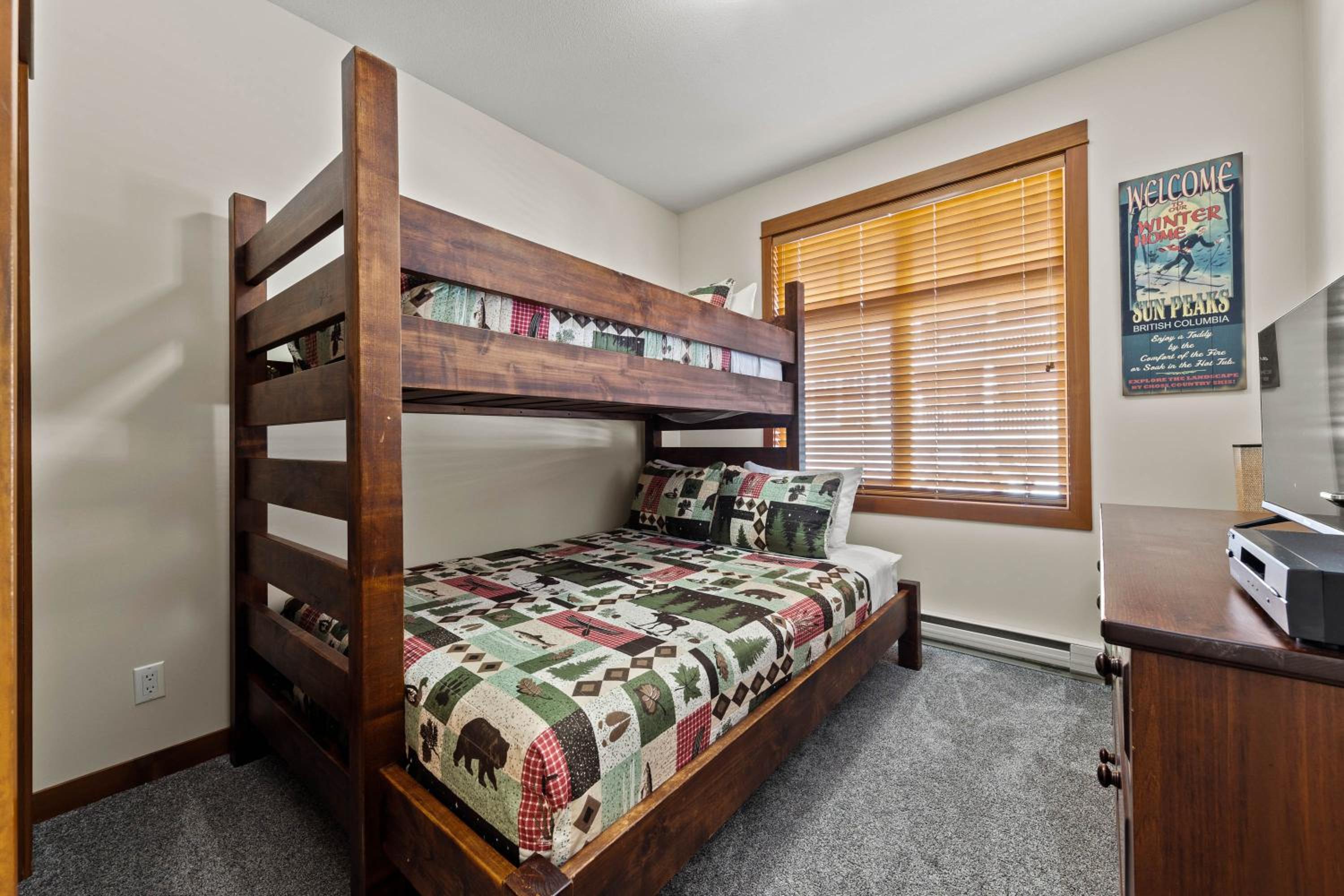 Settler's Crossing #56 ski-in ski-out condo with private hot tub