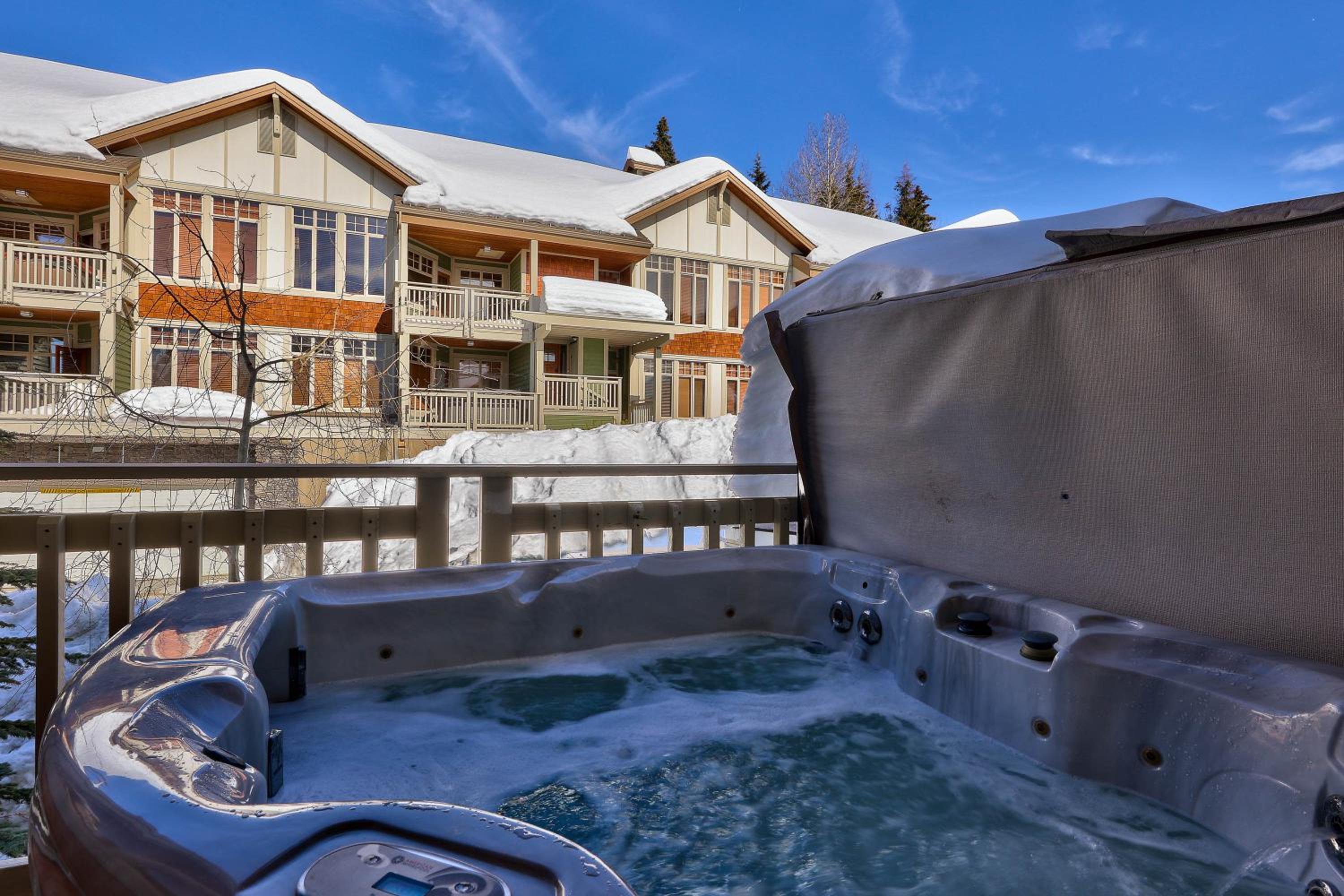 Settler's Crossing #56 ski-in ski-out condo with private hot tub