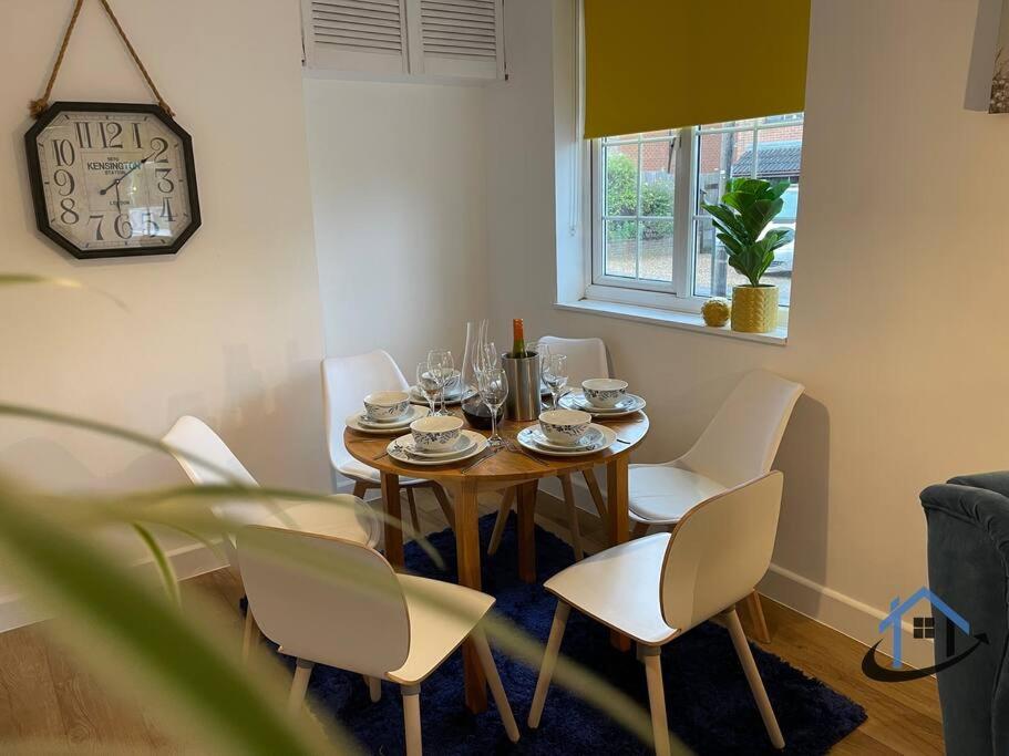 Petham Cottage Stanwick 2 bed sleeps 6 view 2