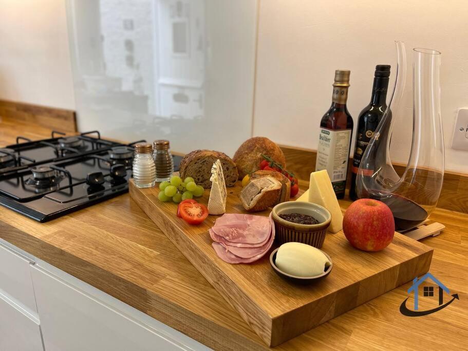 Petham Cottage Stanwick 2 bed sleeps 6 view 3