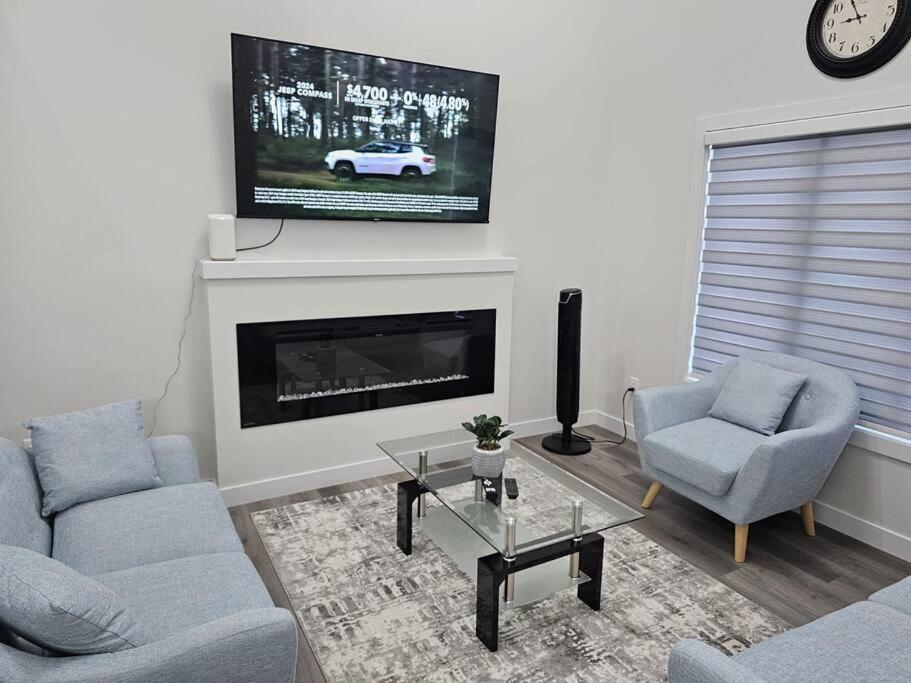 Sleek Home in Trendy Community at SW, Edmonton