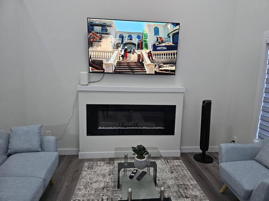 Sleek Home in Trendy Community at SW, Edmonton