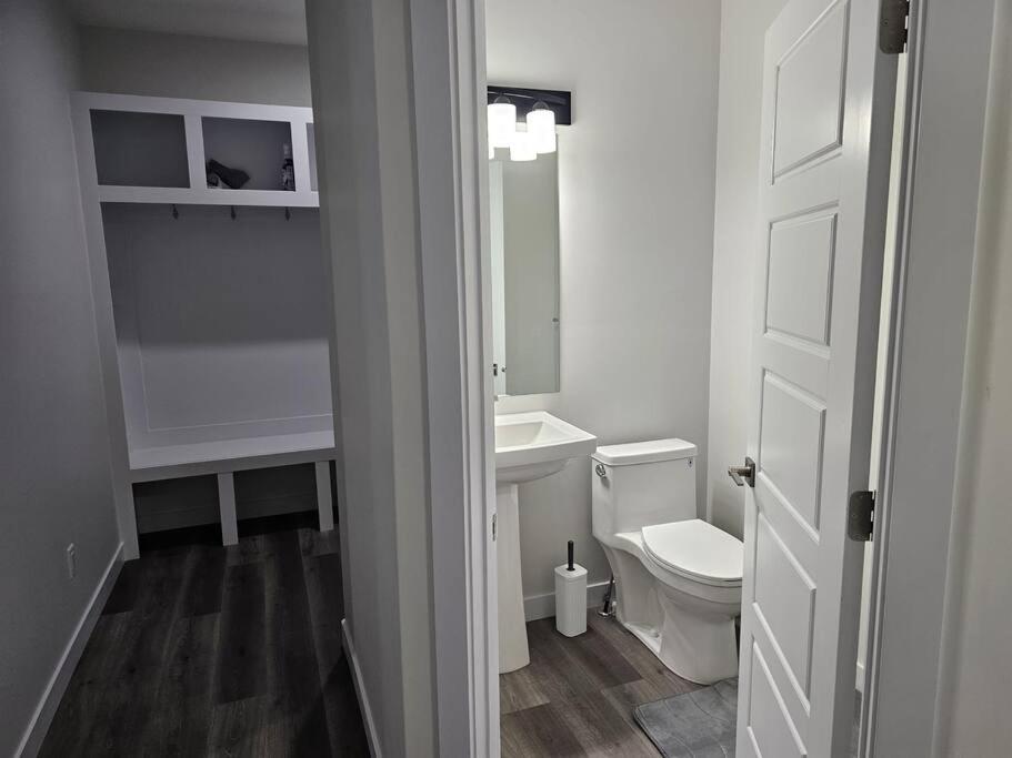 Sleek Home in Trendy Community at SW, Edmonton