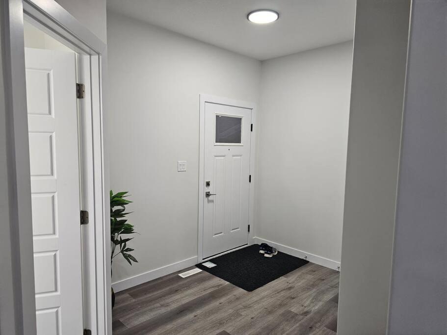 Sleek Home in Trendy Community at SW, Edmonton