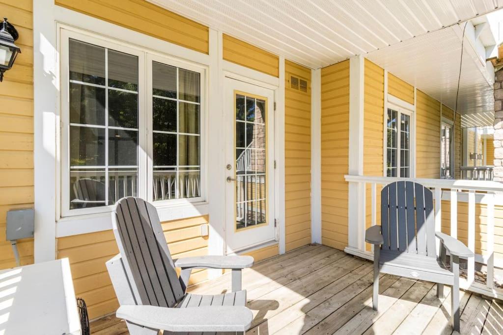 Resort Condo For 5, Ravine Backyard, Pool, WiFi