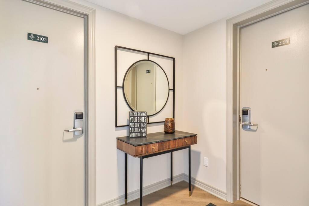 Resort Condo For 5, Ravine Backyard, Pool, WiFi