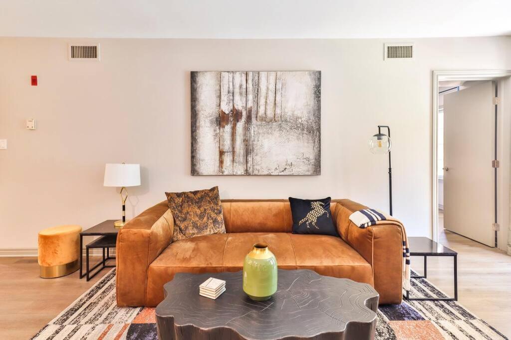 Resort Condo For 5, Ravine Backyard, Pool, WiFi