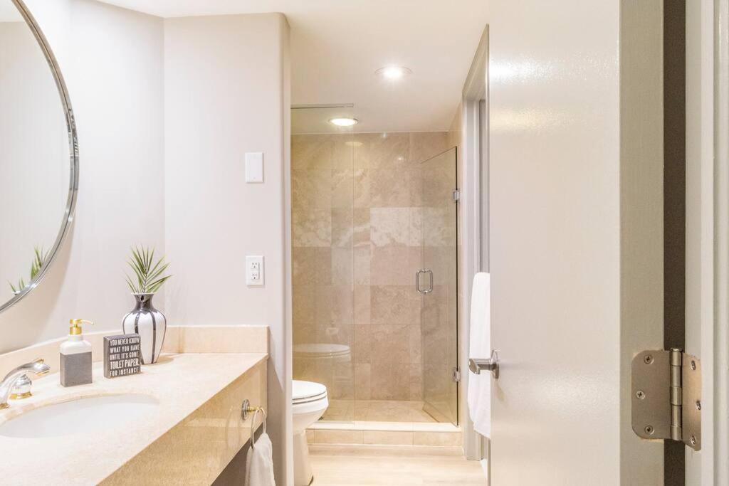 Resort Condo For 5, Ravine Backyard, Pool, WiFi