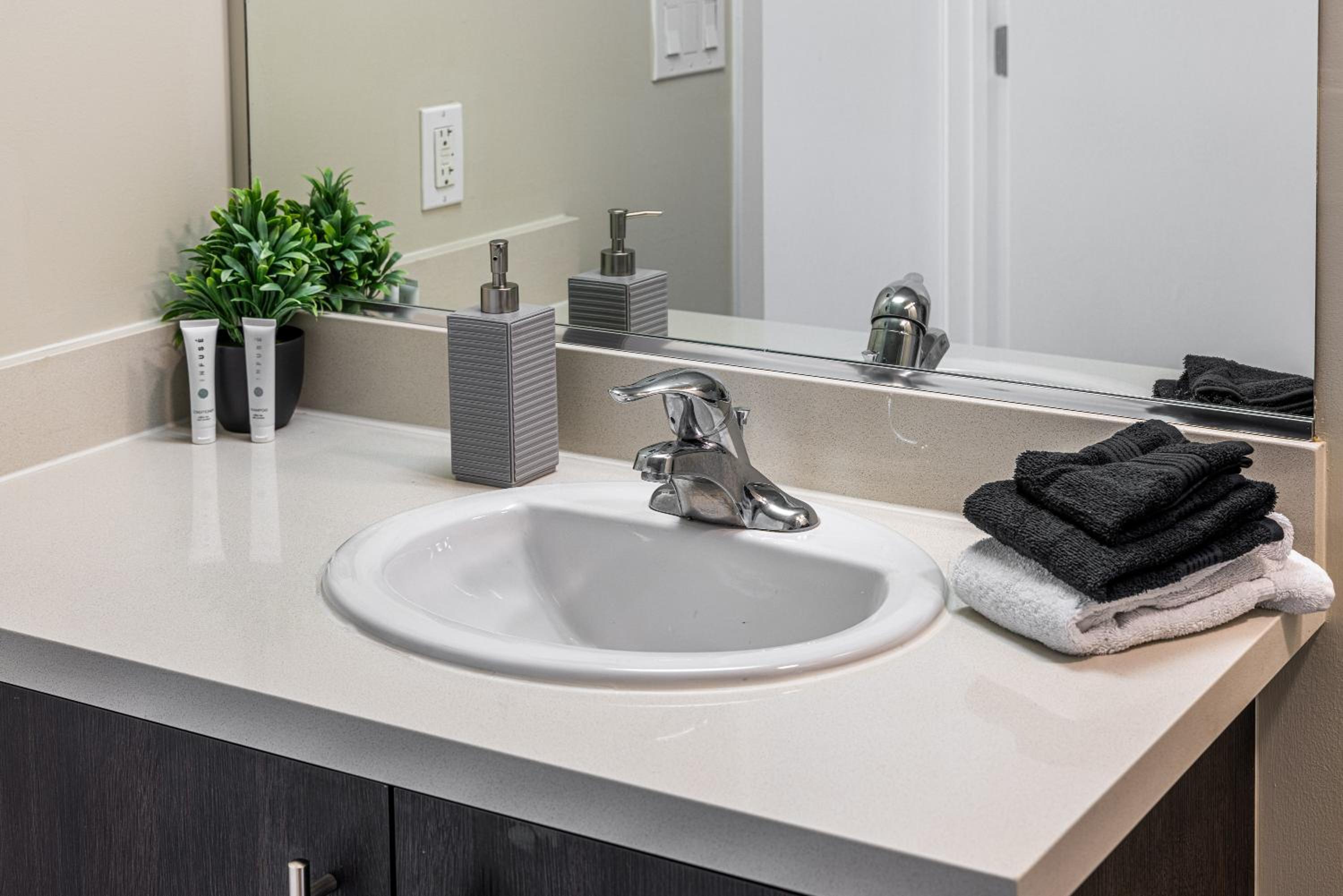 2 Bed 2 Bath X street LA Live, Convention Center, Microsoft Theater