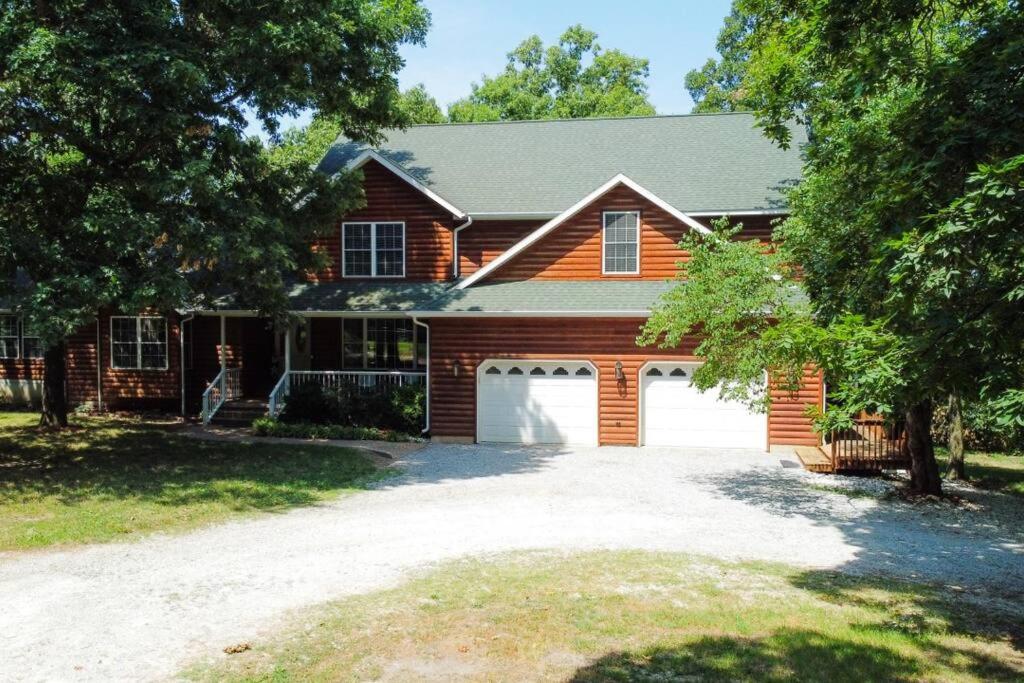 Rural 6 bedroom cabin - With a Hot Tub! view 5