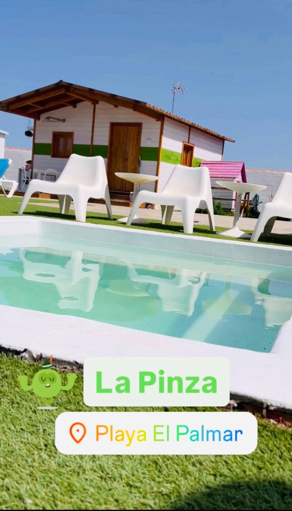 La pinza roja