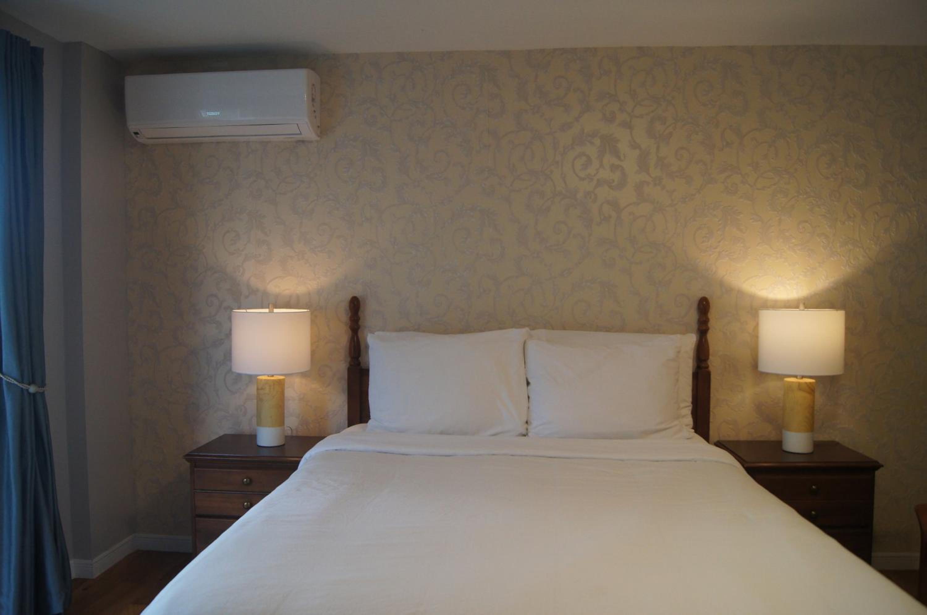 Lee's Ocean Peek B & B