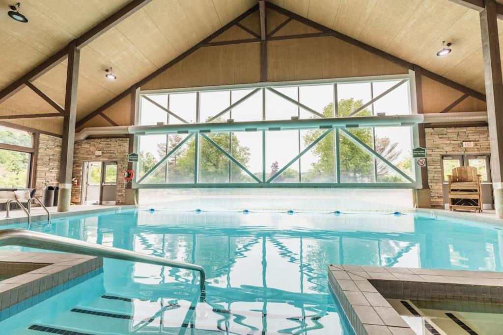Pristine Suite with Access to Pool and Gym!