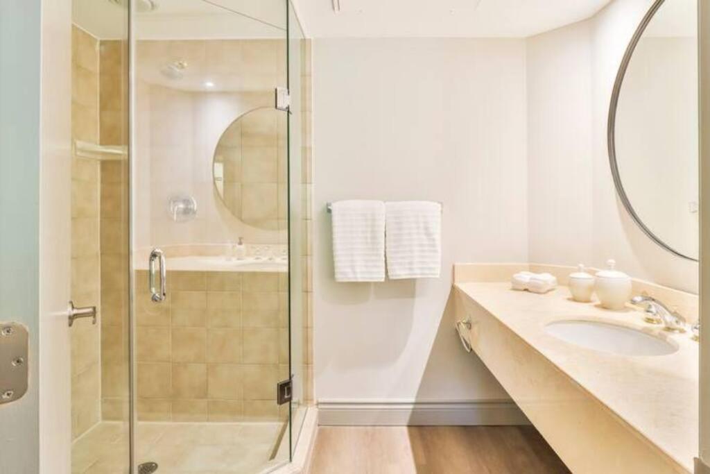Pristine Suite with Access to Pool and Gym!