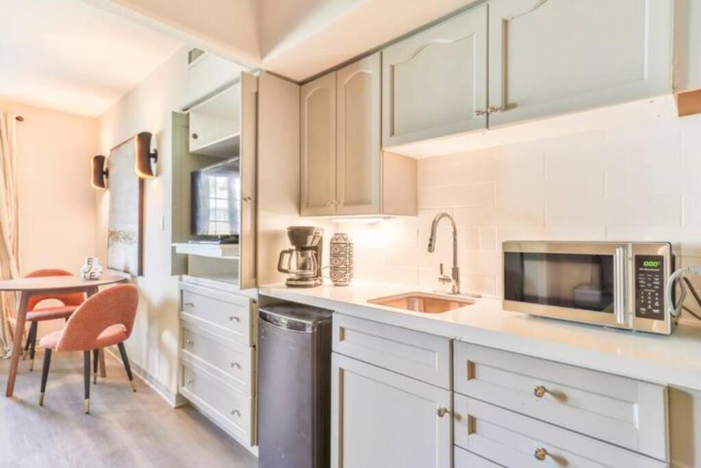 Pristine Suite with Access to Pool and Gym!