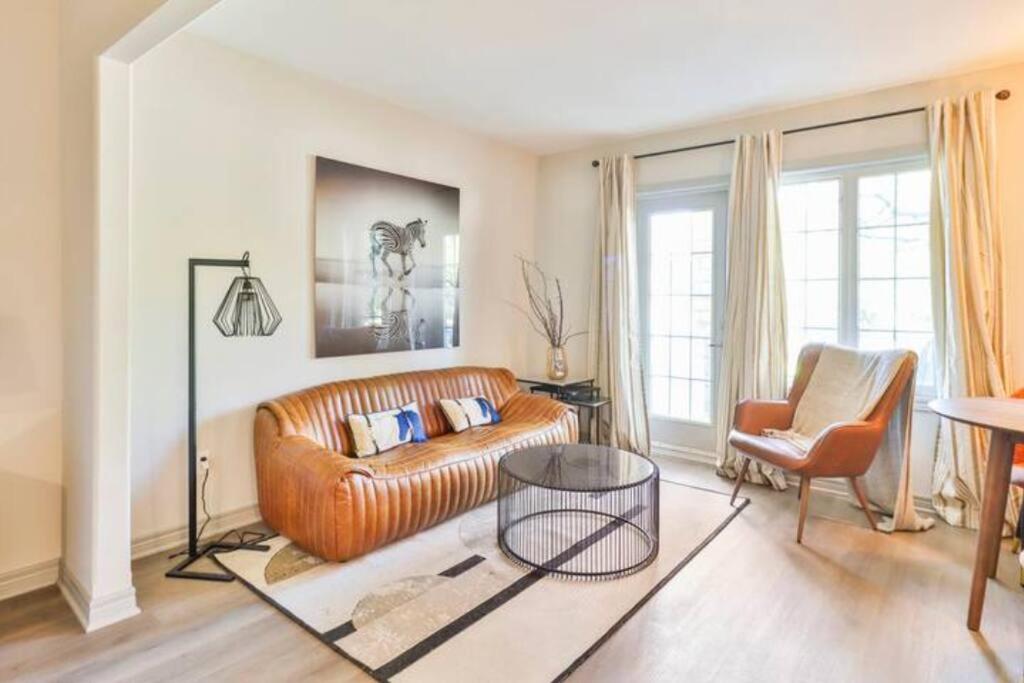 Pristine Suite with Access to Pool and Gym!