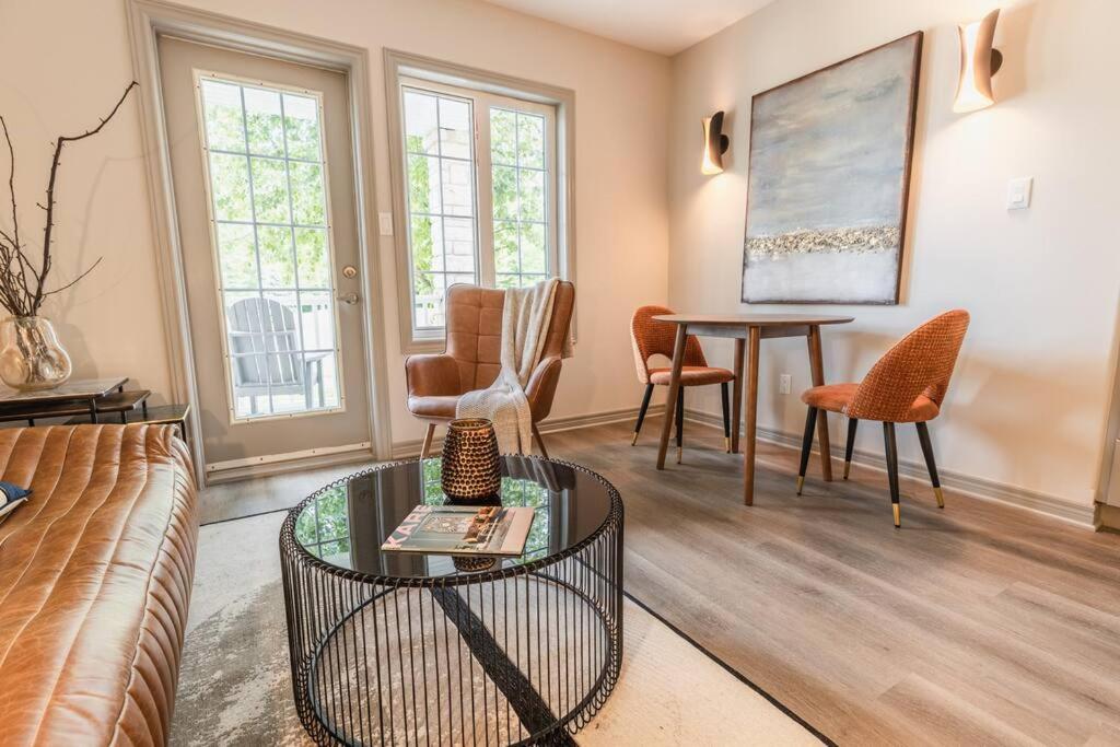 Pristine Suite with Access to Pool and Gym!