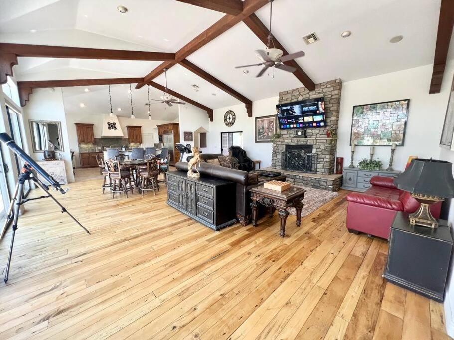 Elegant Cabin Among the Pines-Views, Near Downtown view 3