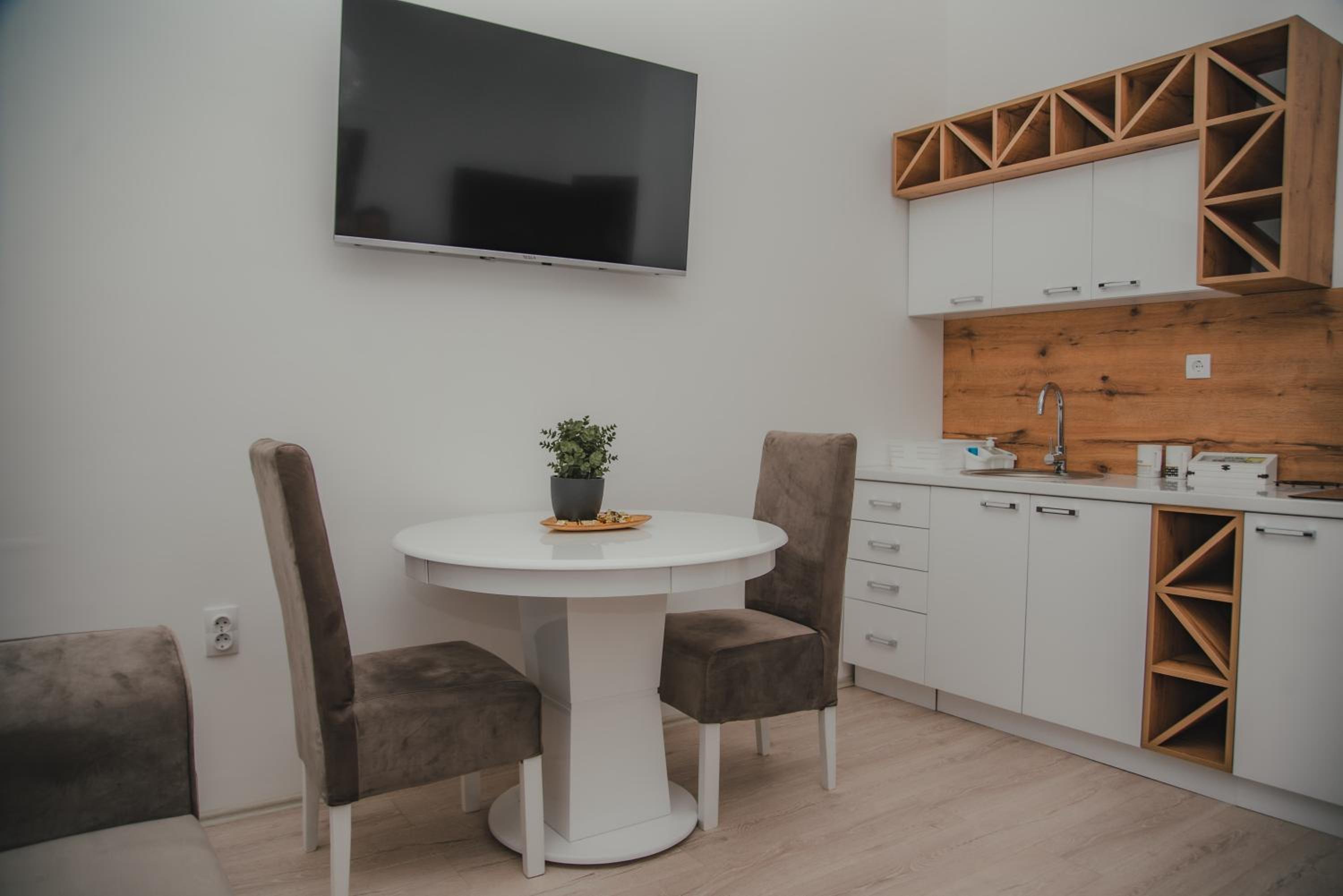 Jes Apartments