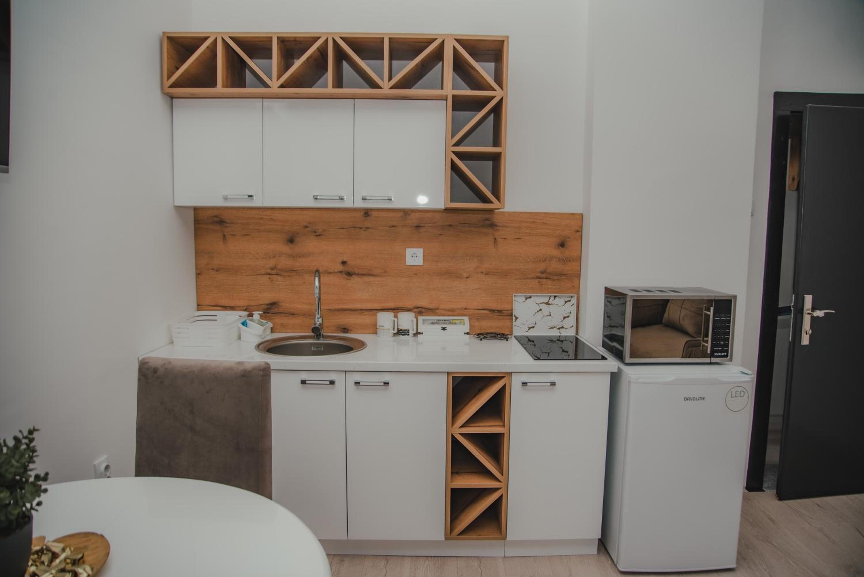Jes Apartments