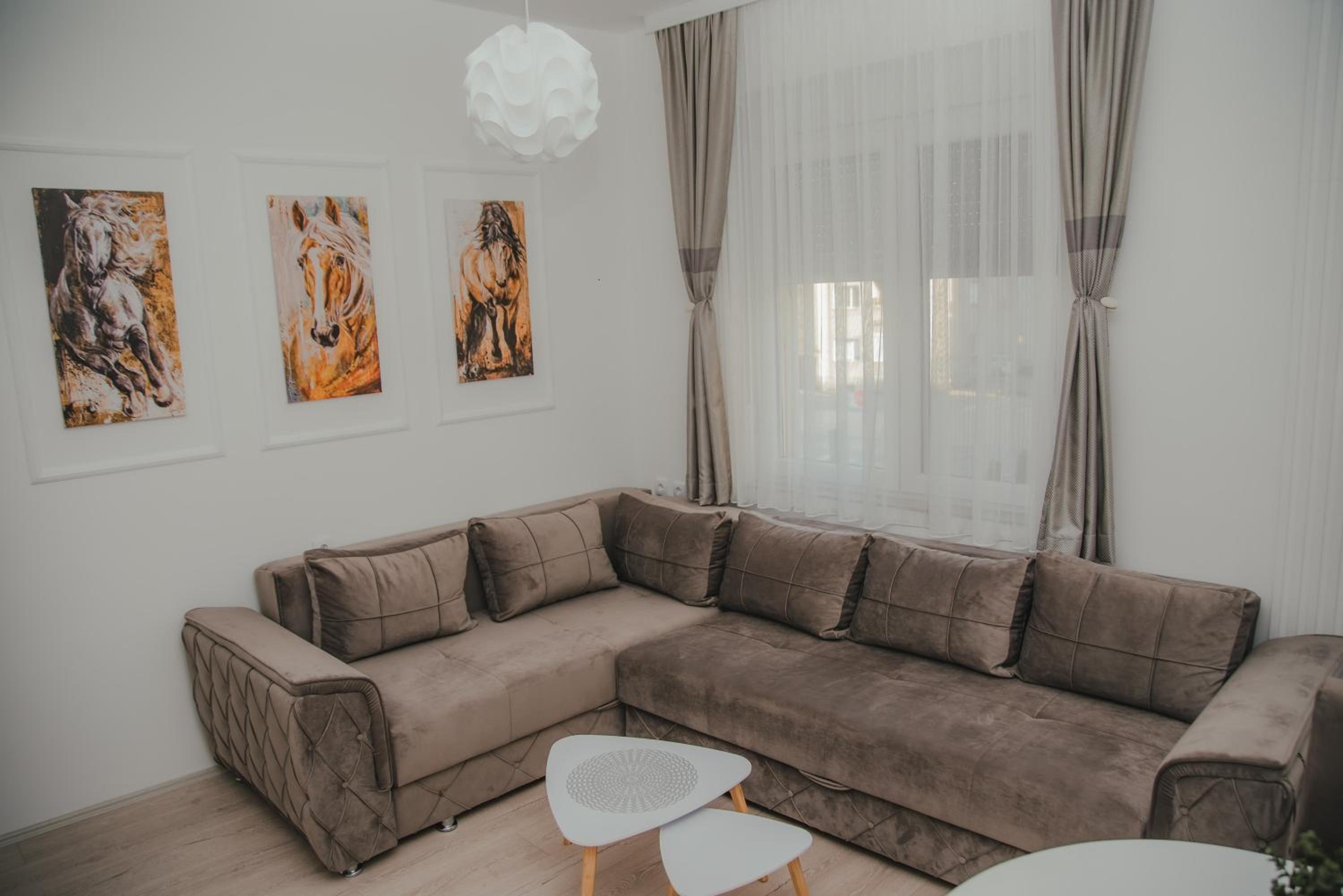 Jes Apartments