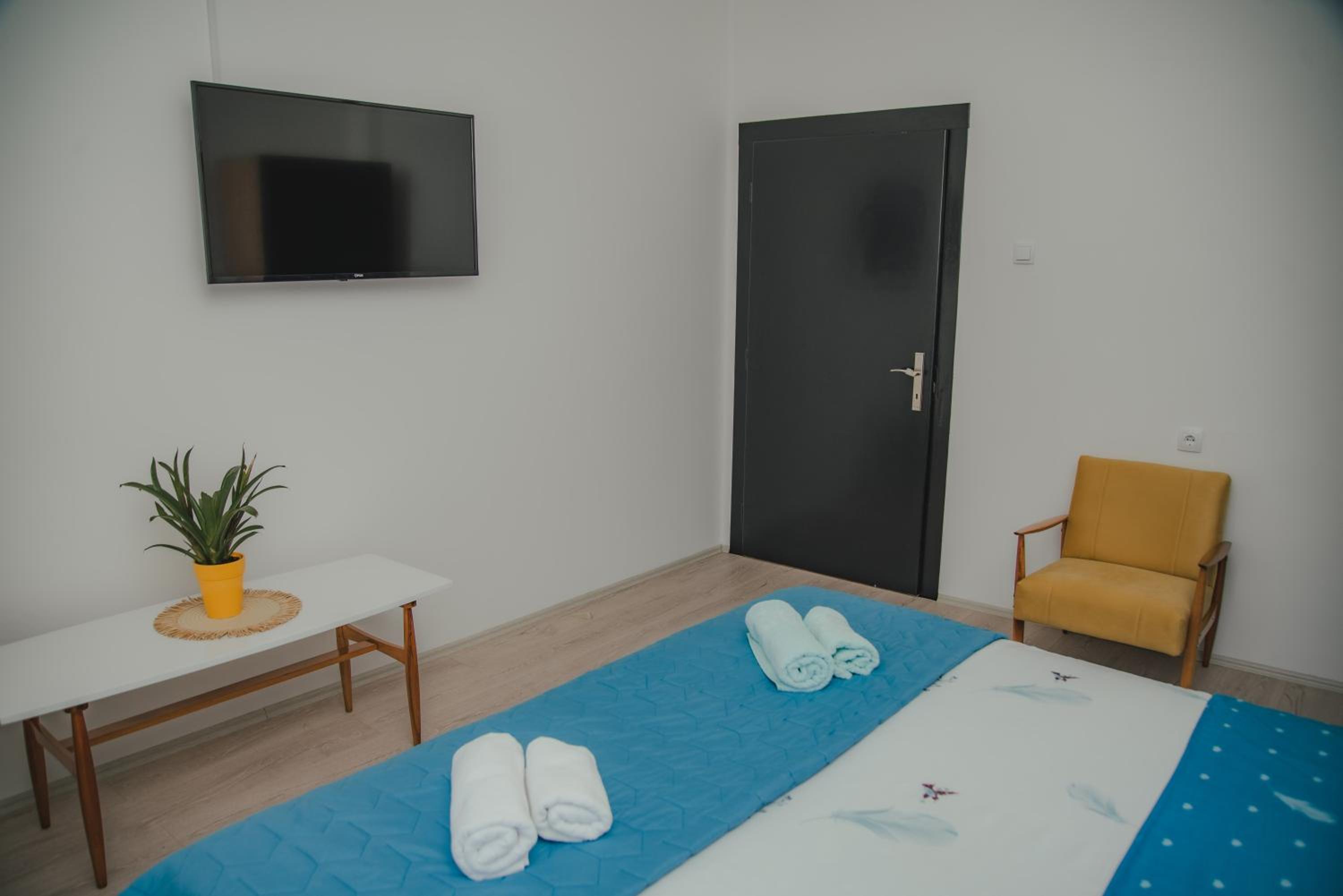 Jes Apartments