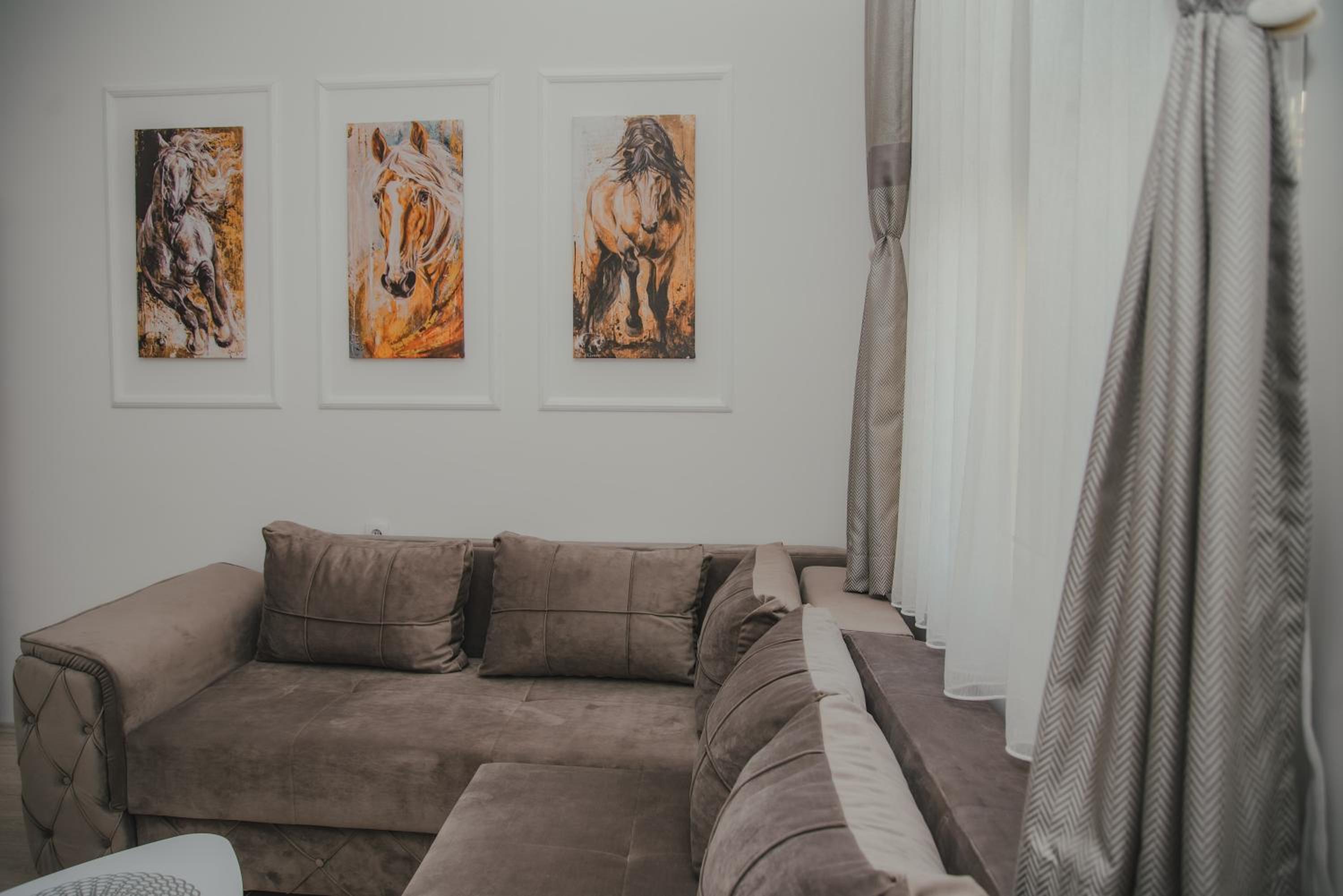 Jes Apartments