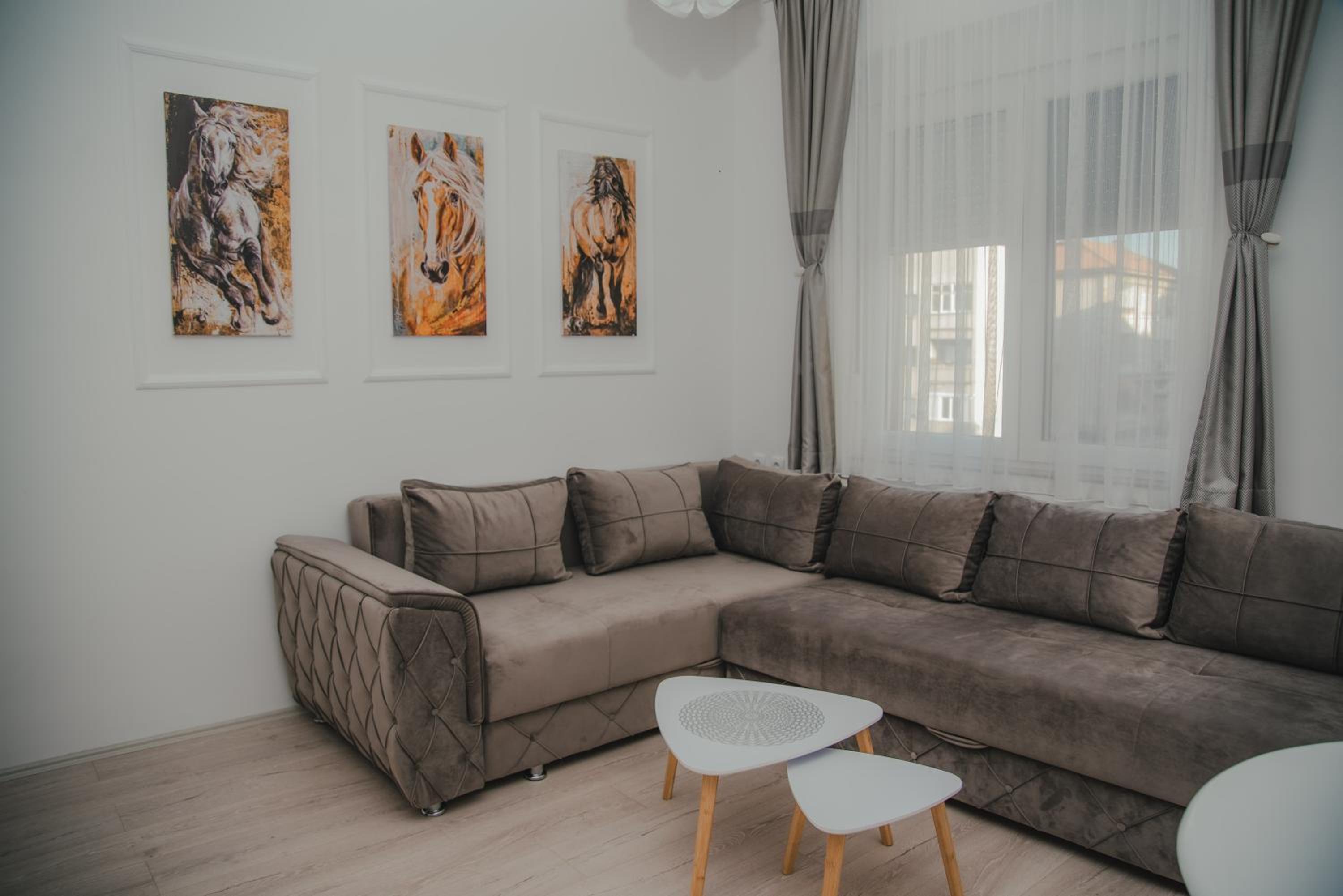 Jes Apartments