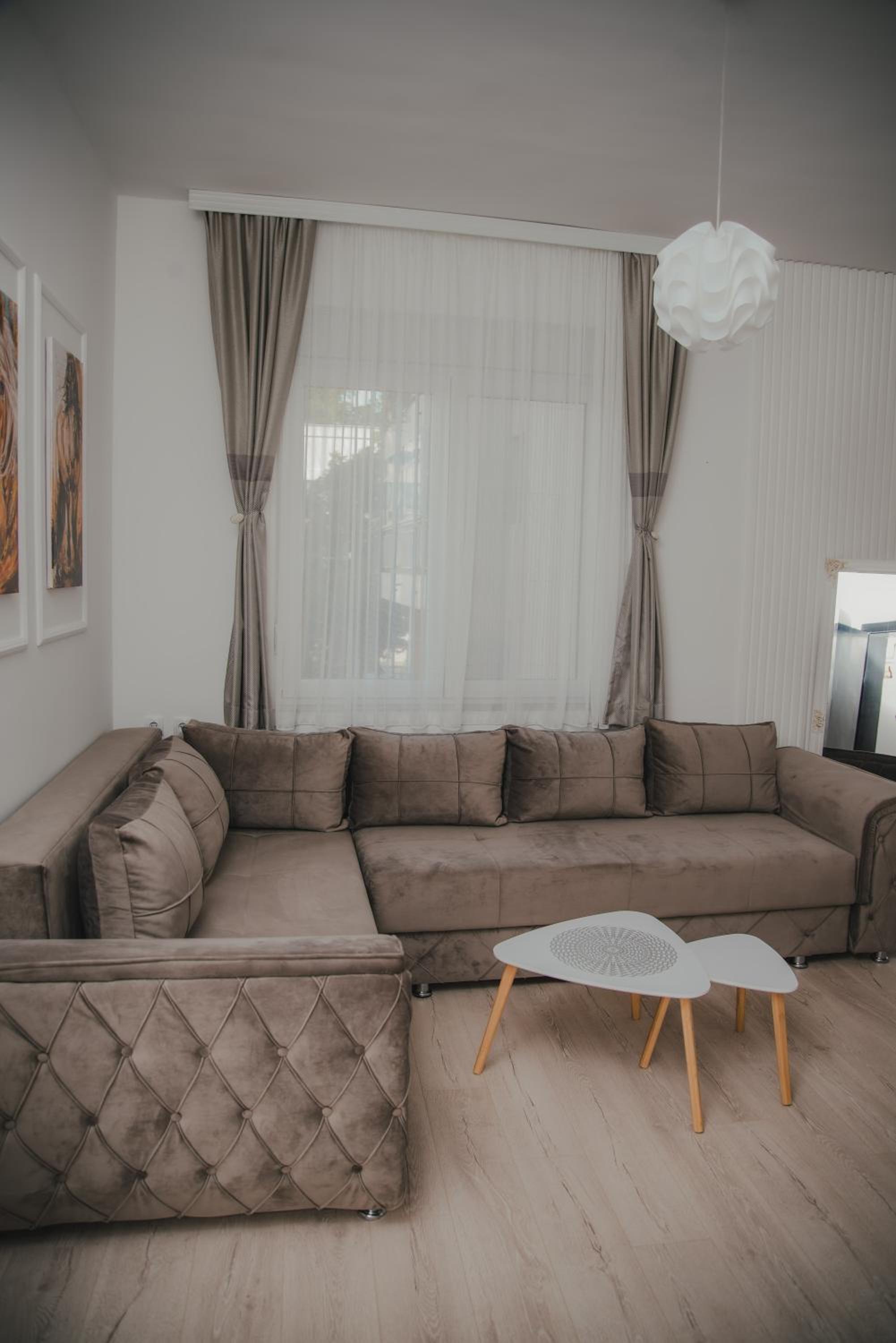 Jes Apartments