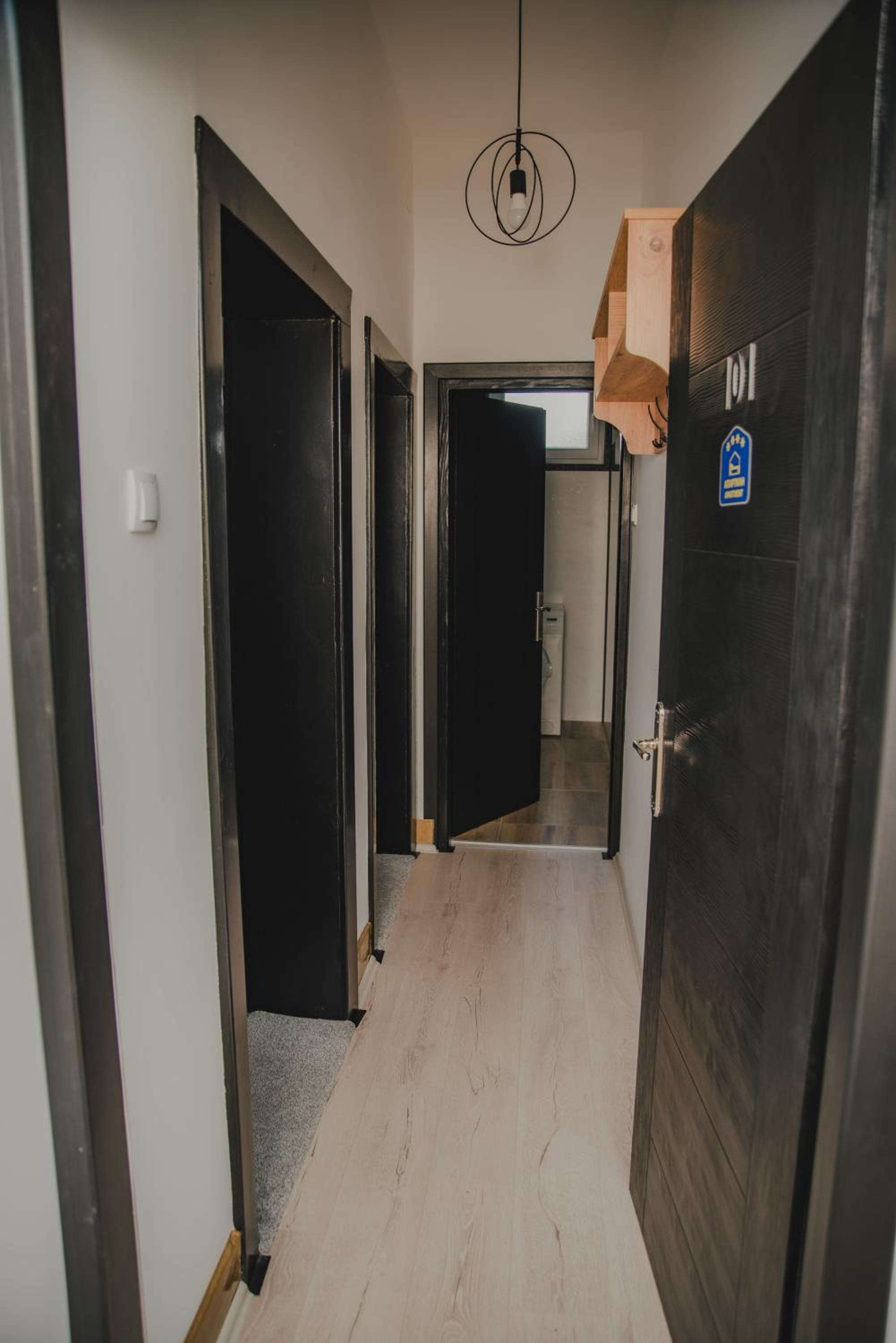 Jes Apartments