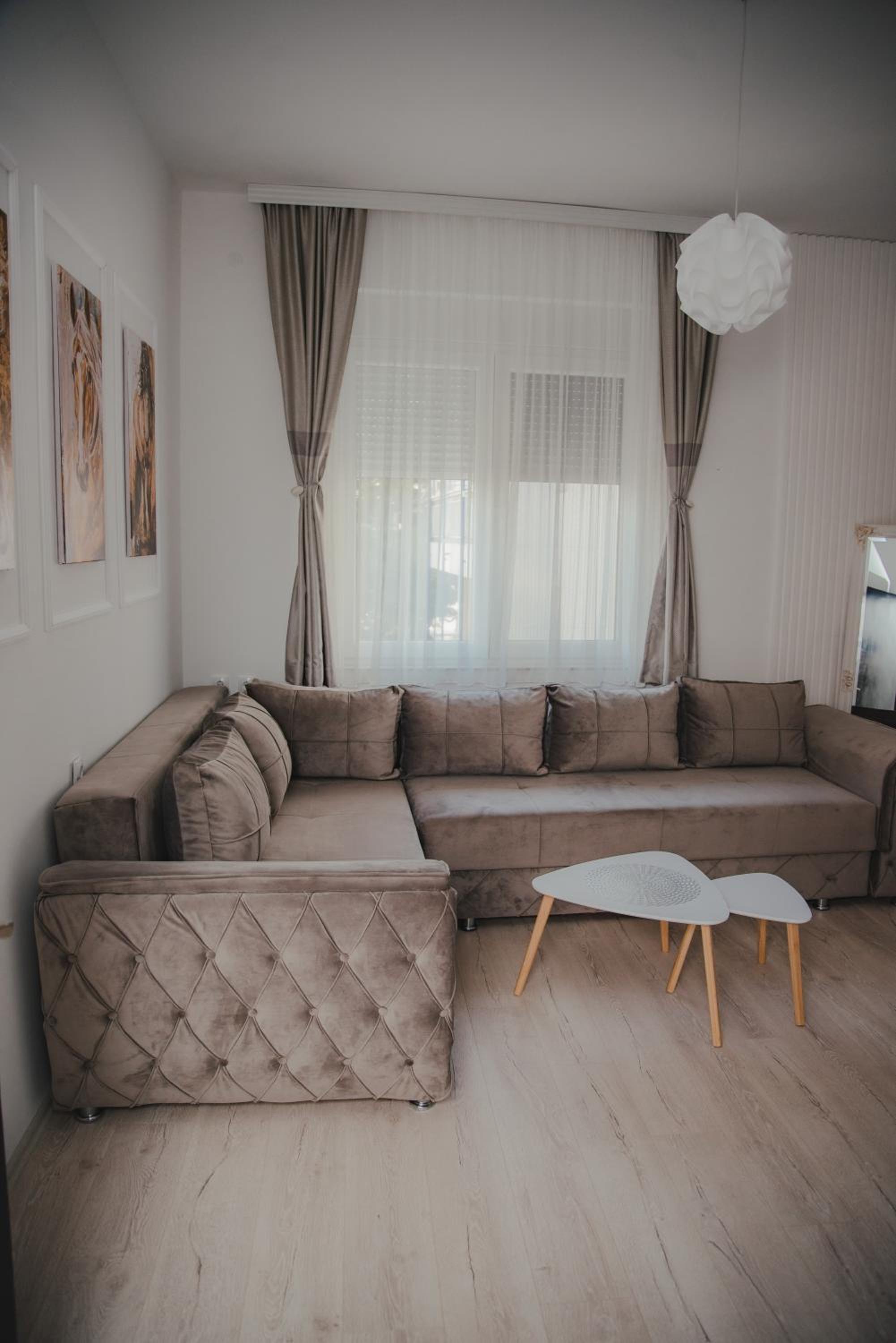 Jes Apartments