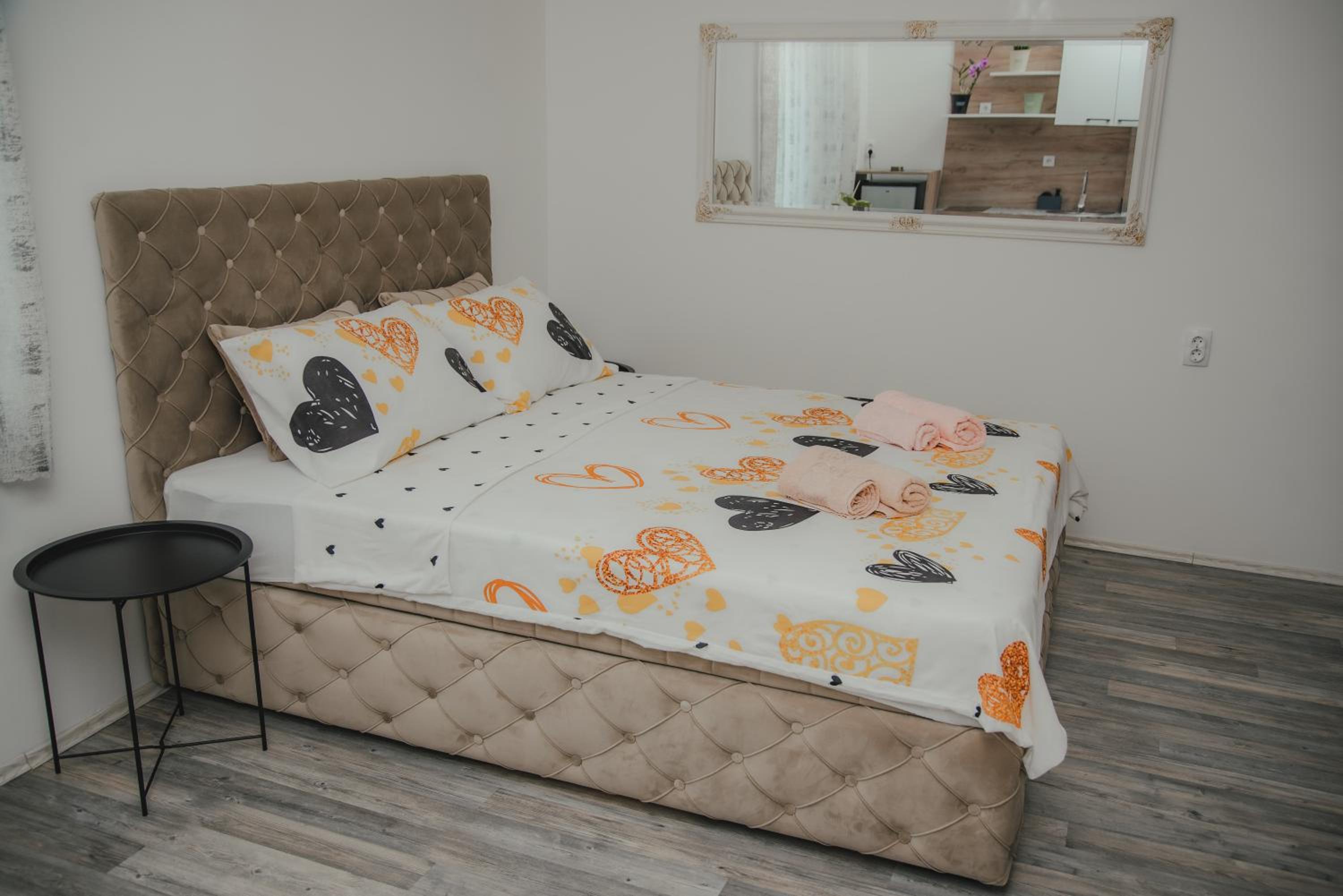 Jes Apartments