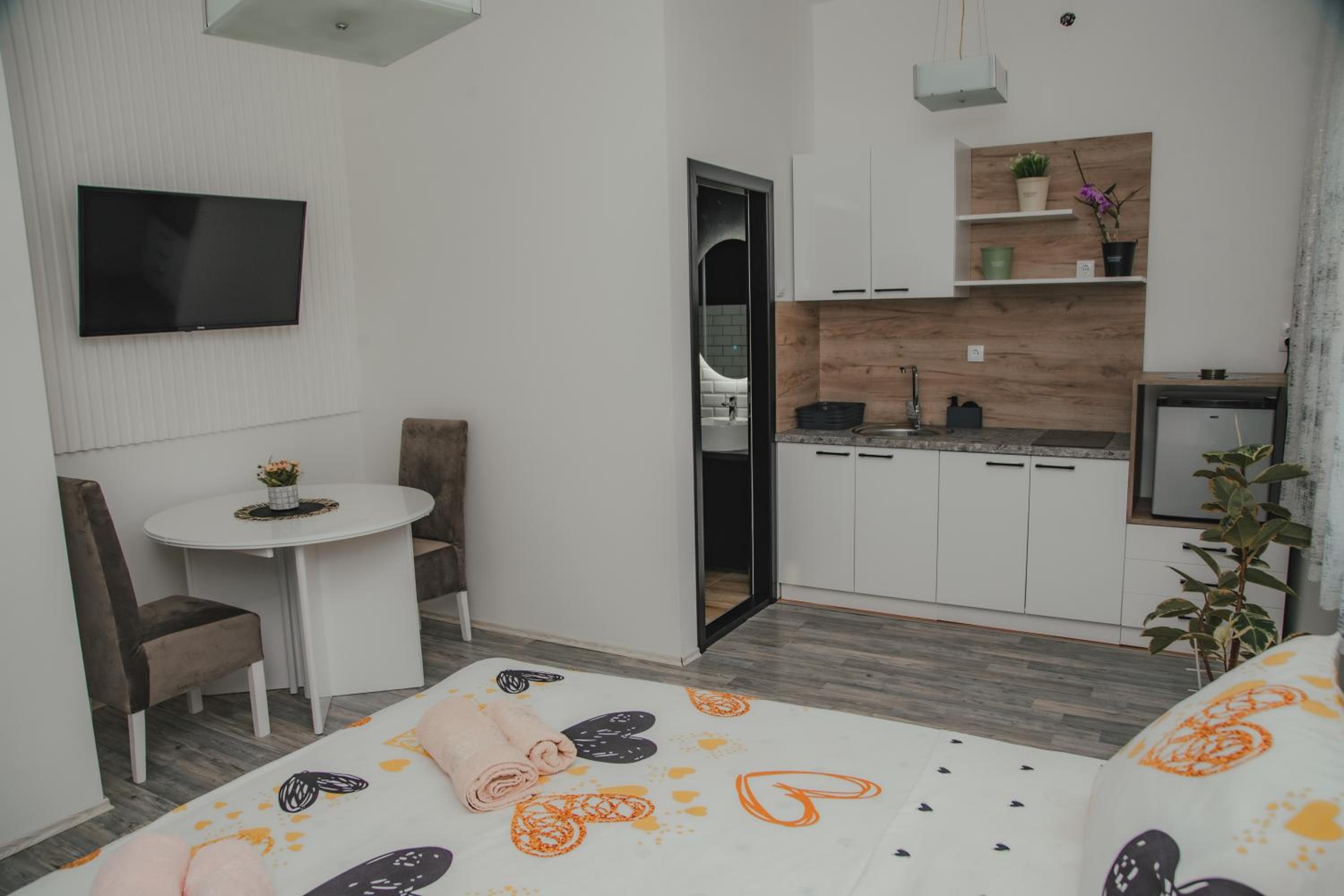 Jes Apartments