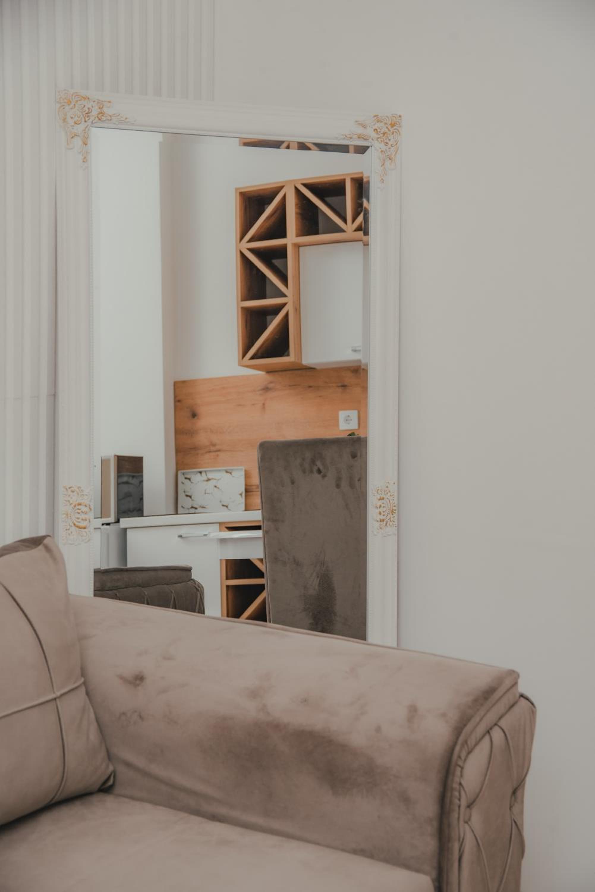 Jes Apartments