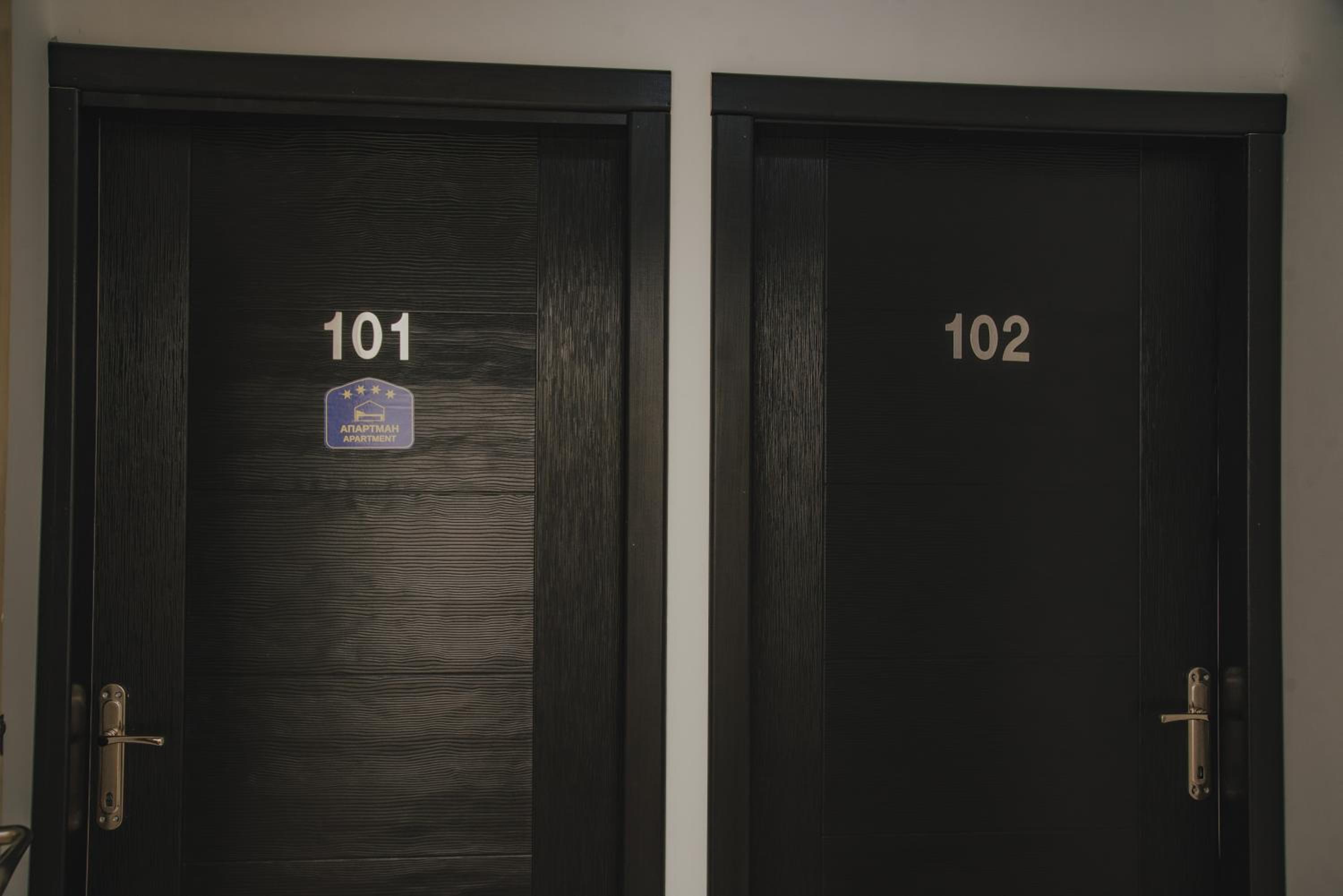 Jes Apartments