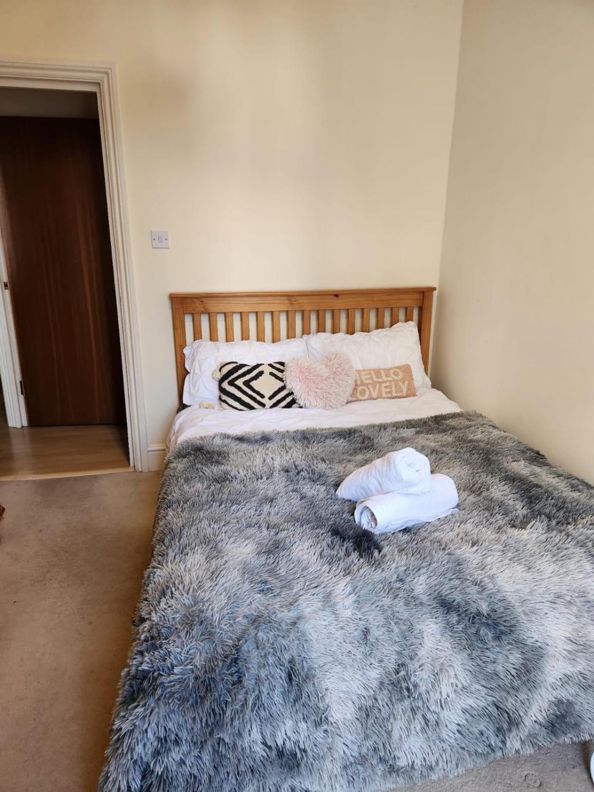 Cosy High-ceiling Victorian flat with balcony - 2mins to Hyde Park, Kensington Palace, NottingHill, High Street Kensington,2BR 2Baths