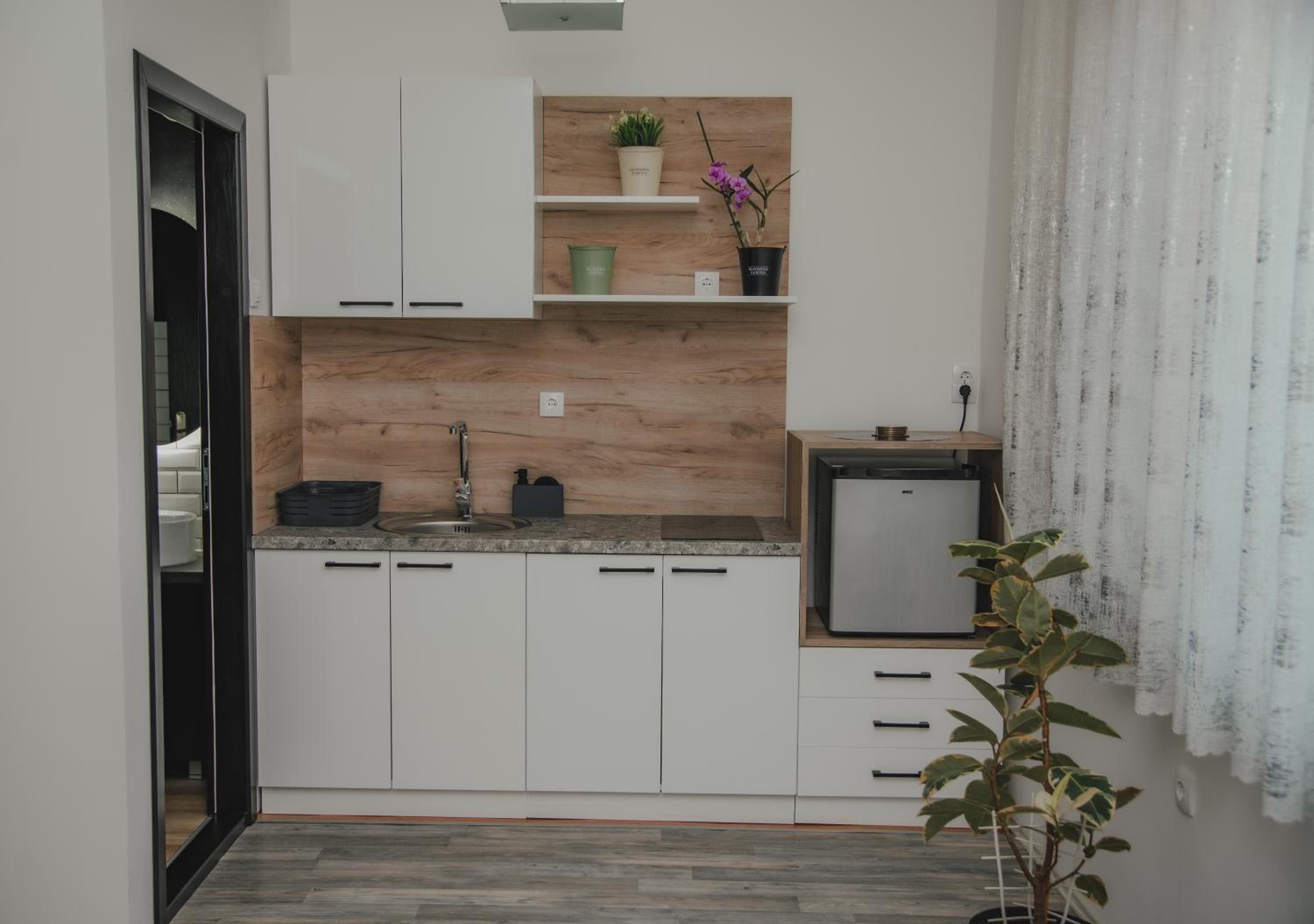 Jes Apartments