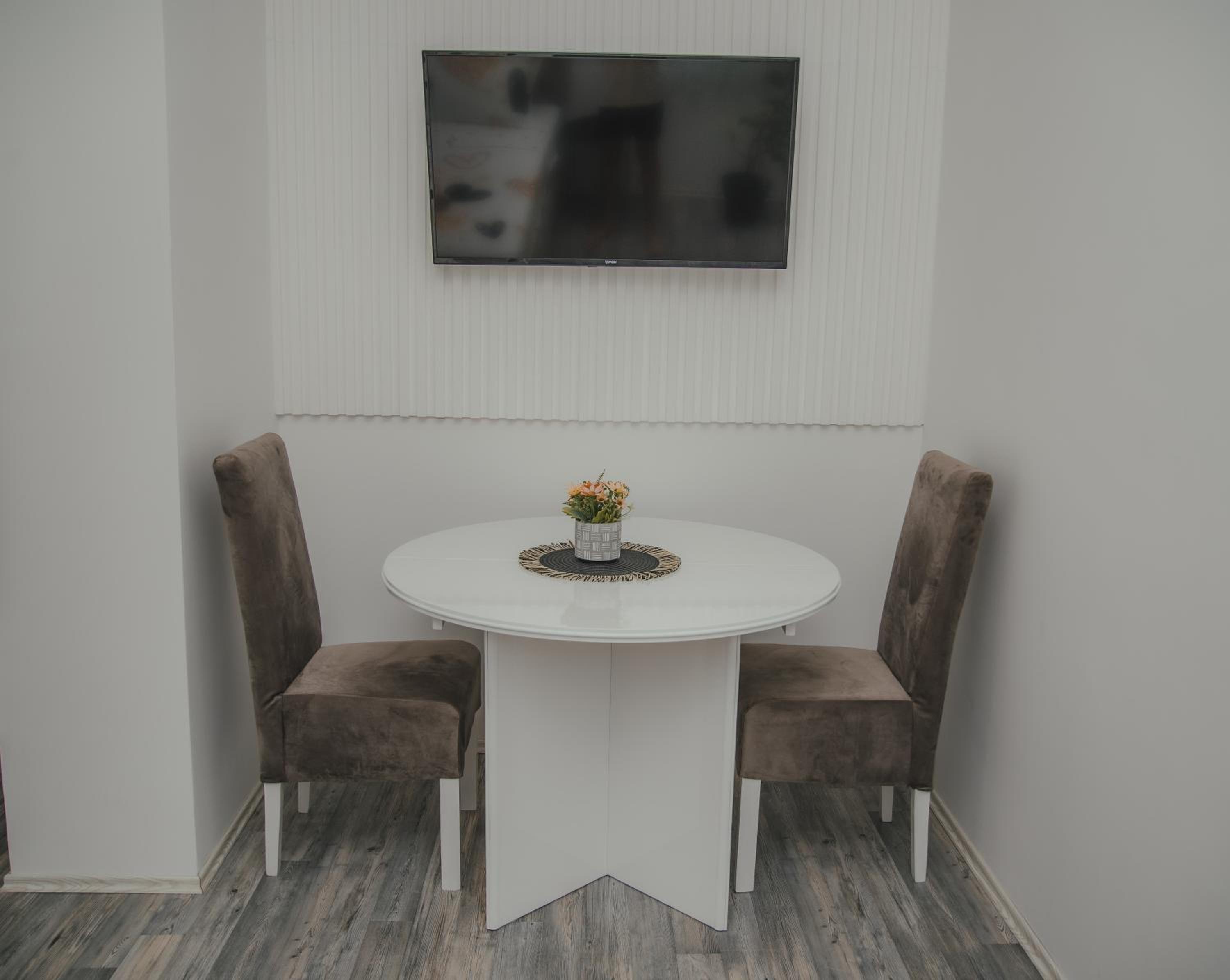 Jes Apartments