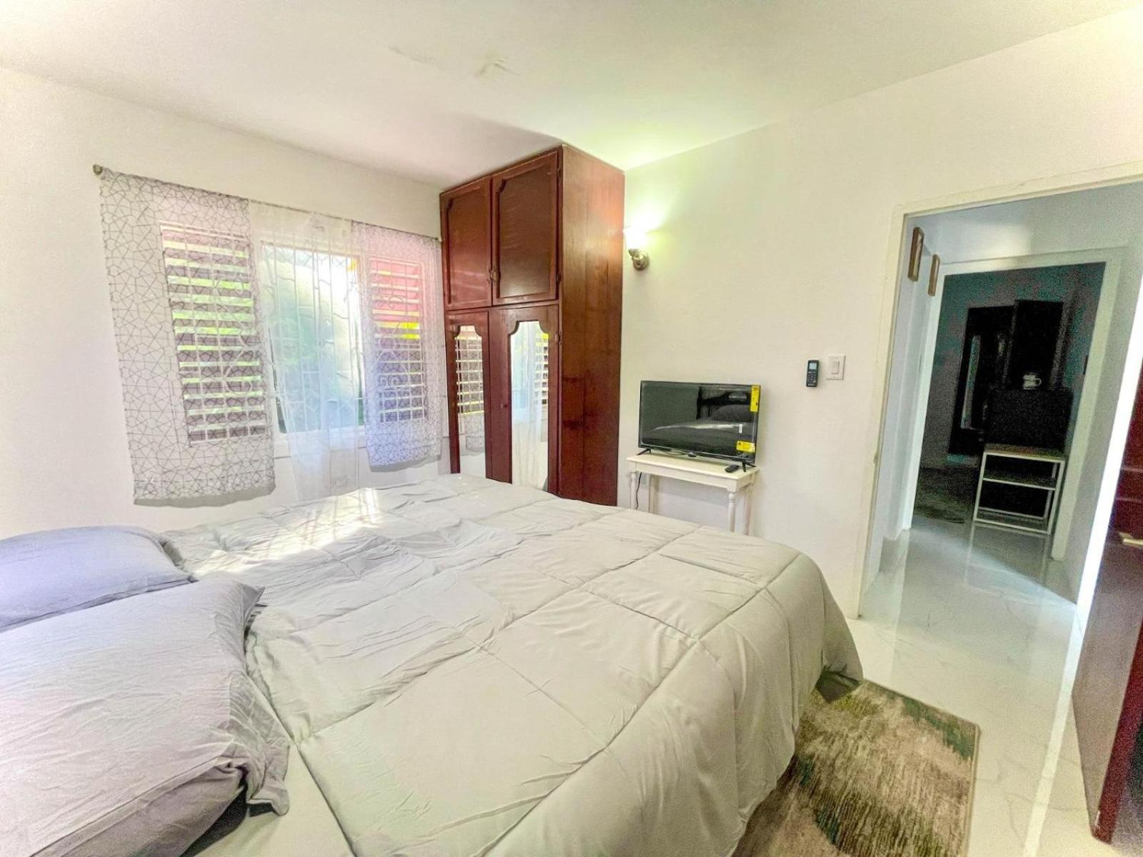 Serene Getaway-Newly renovated spacious 2 Bedrooms 2 Baths