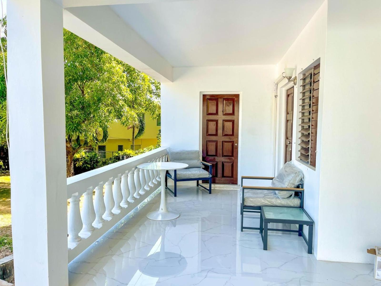 Serene Getaway-Newly renovated spacious 2 Bedrooms 2 Baths