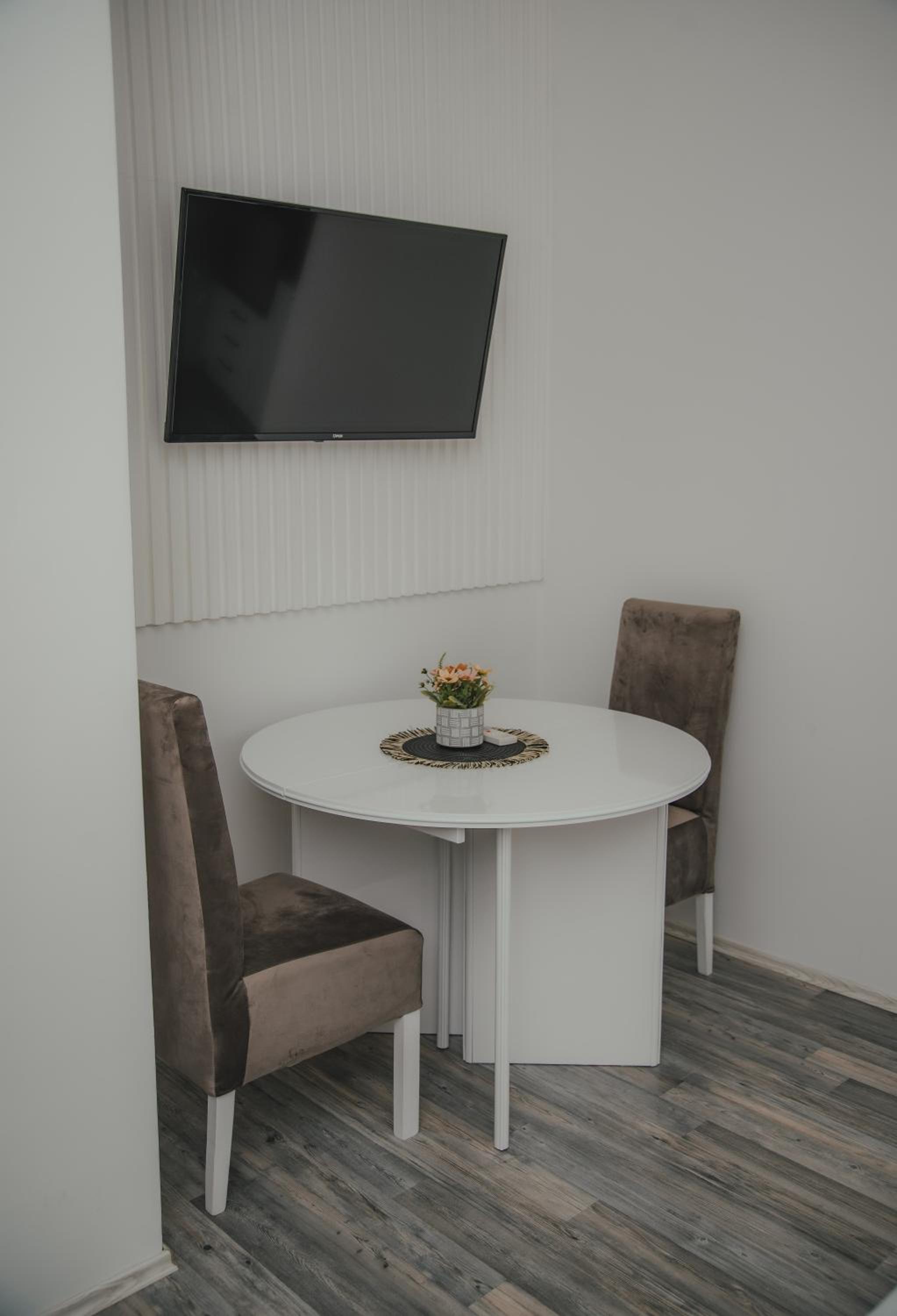 Jes Apartments