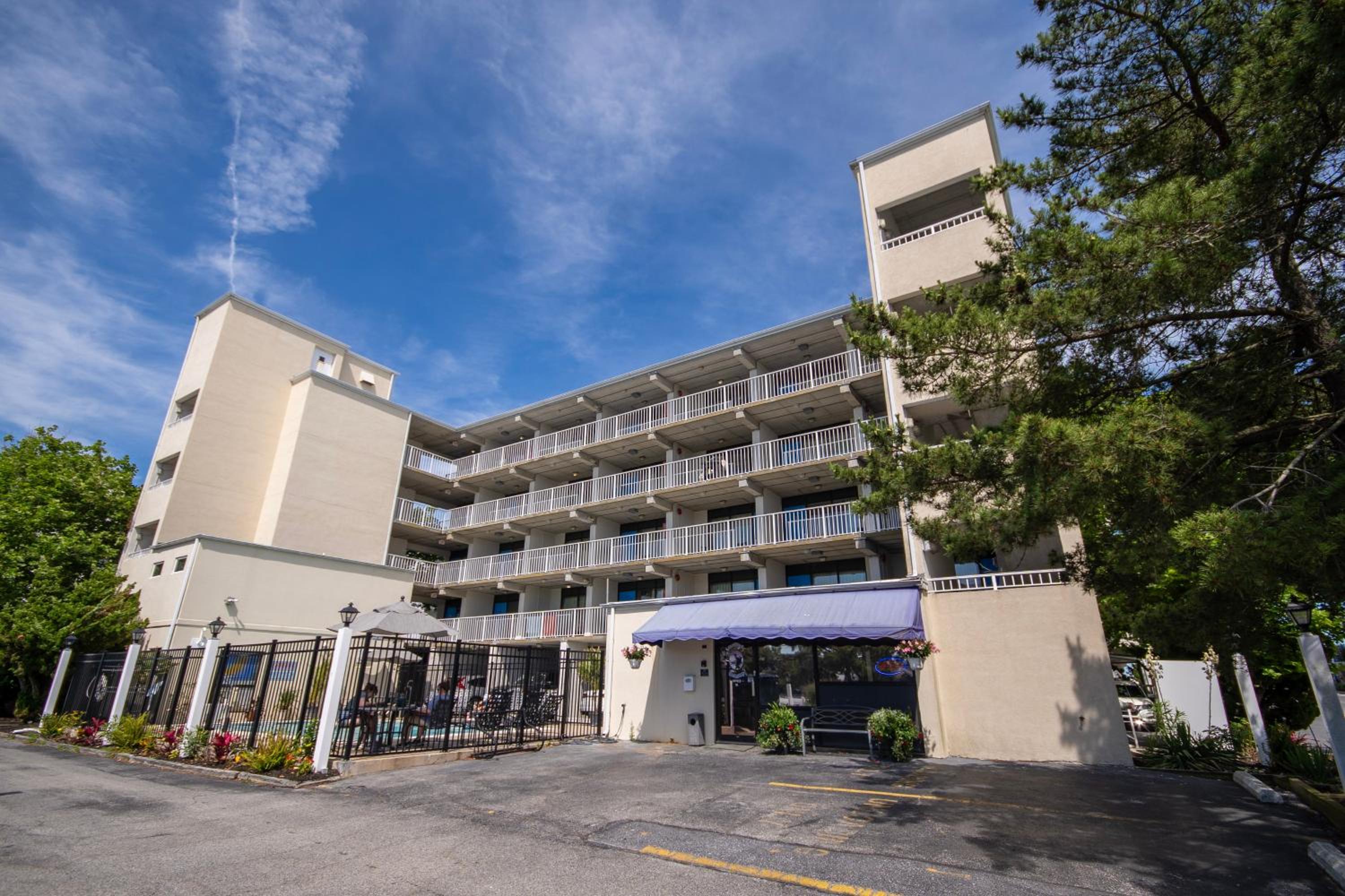 Hotel Barefoot Mailman - Image 1